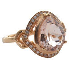 Bague en or rose 18 carats avec morganite de 2,27 carats et diamants.