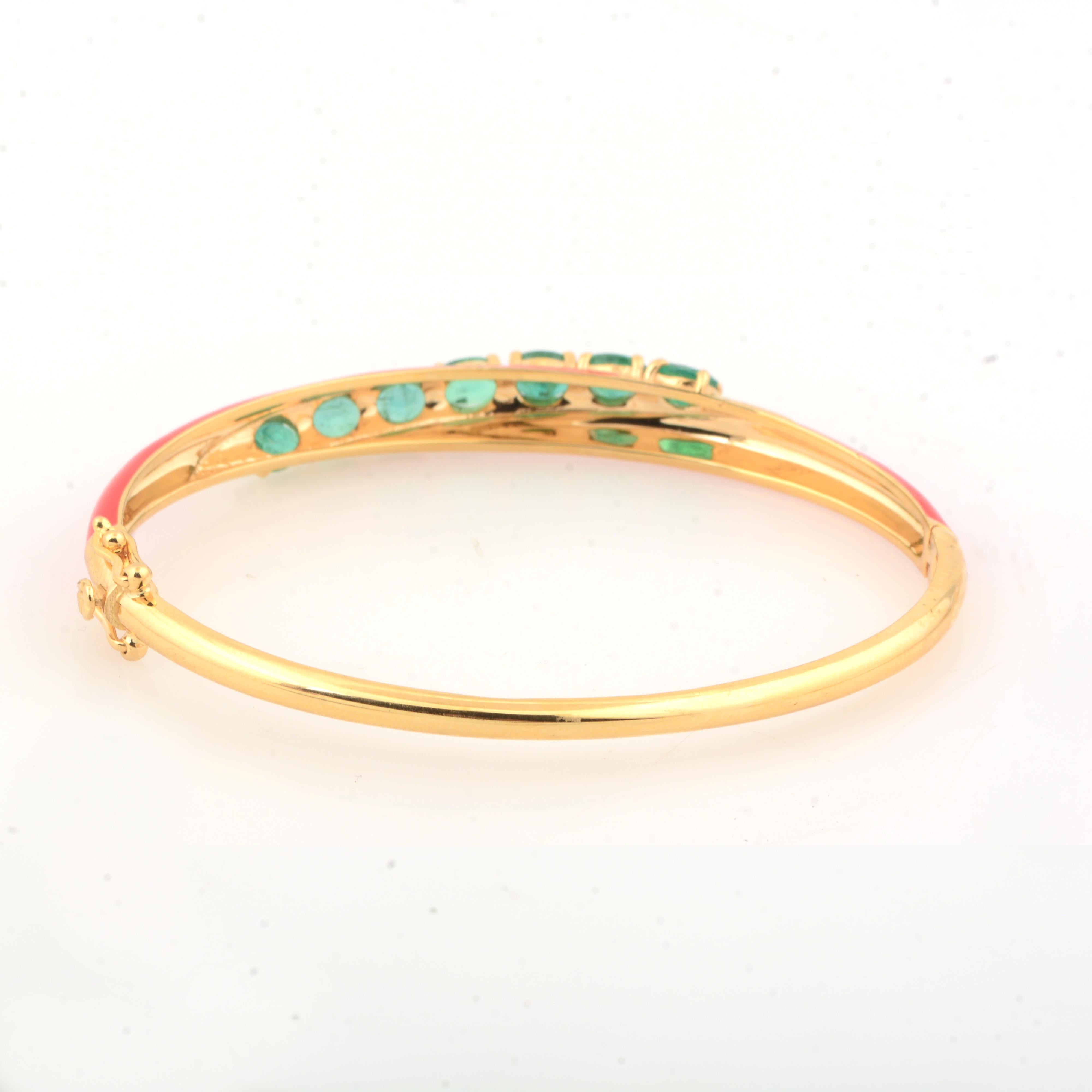 Modern 2.27 Carat Natural Emerald Enamel Bangle Bracelet 14 Karat Yellow Gold Jewelry For Sale