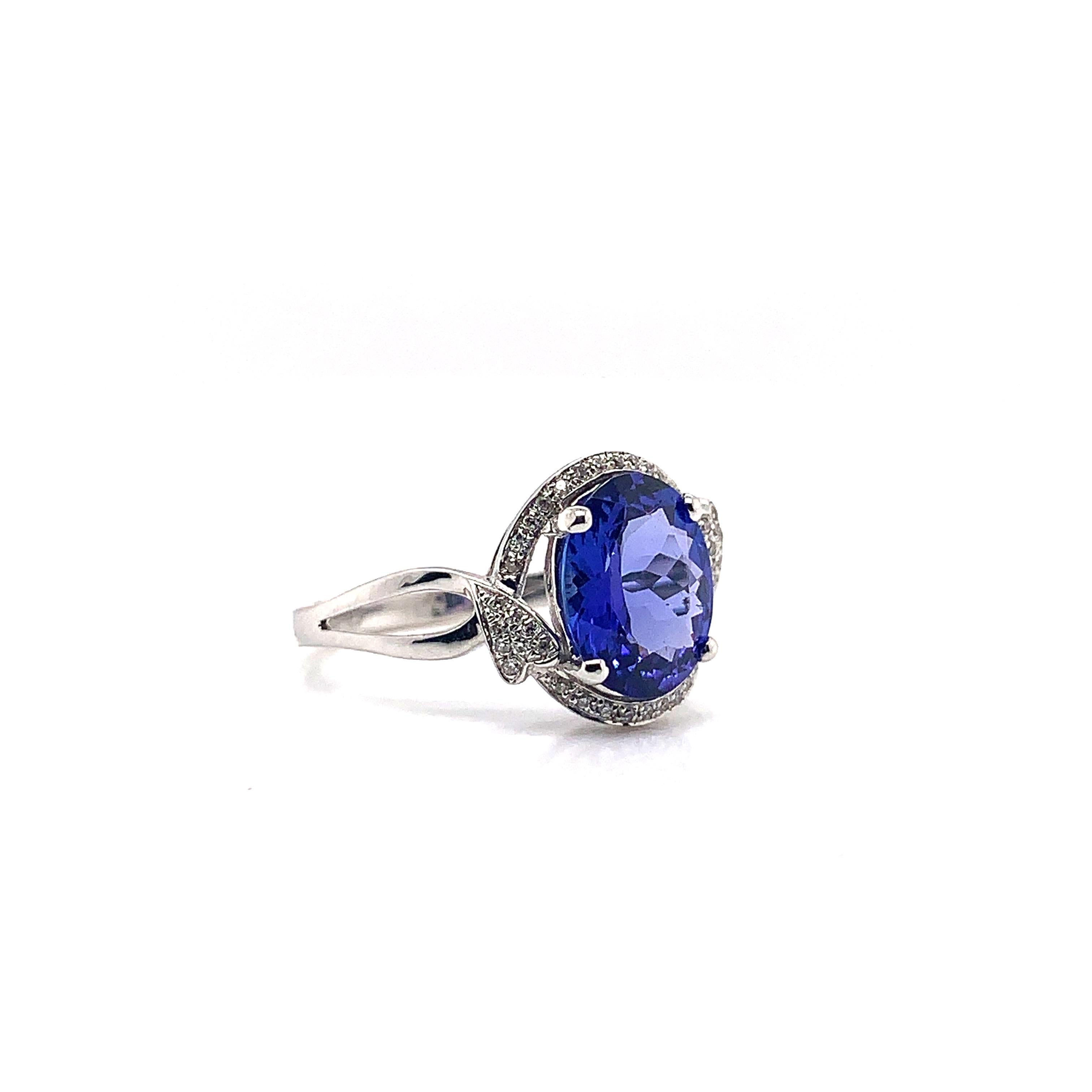 2.27 Carat Oval Shaped Tanzanite Ring in 18 Karat White Gold with Diamonds In New Condition For Sale In Hong Kong, HK