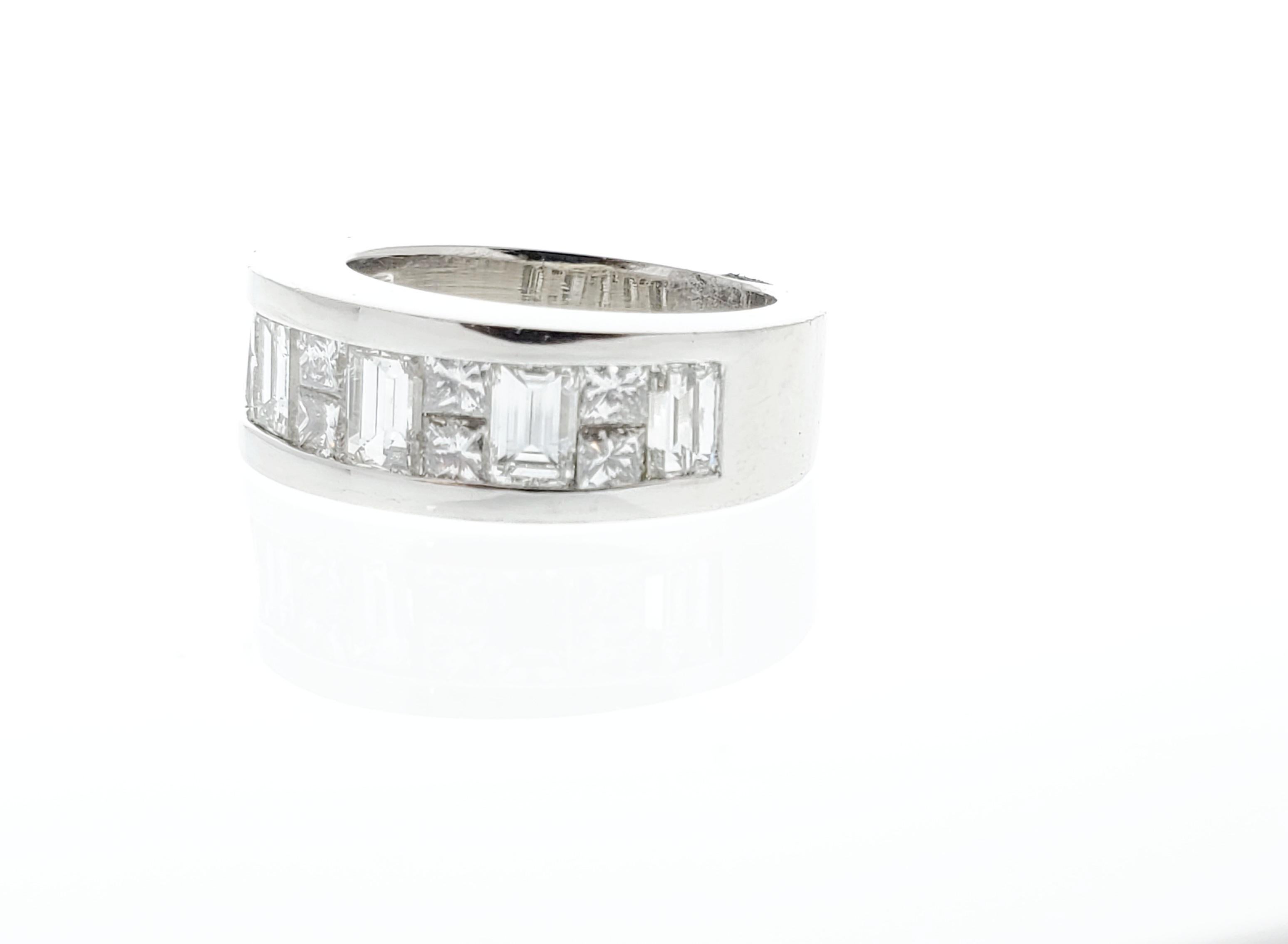 Contemporary 2.27 Carat Princess Cut and Baguette White Diamond Ring in Platinum