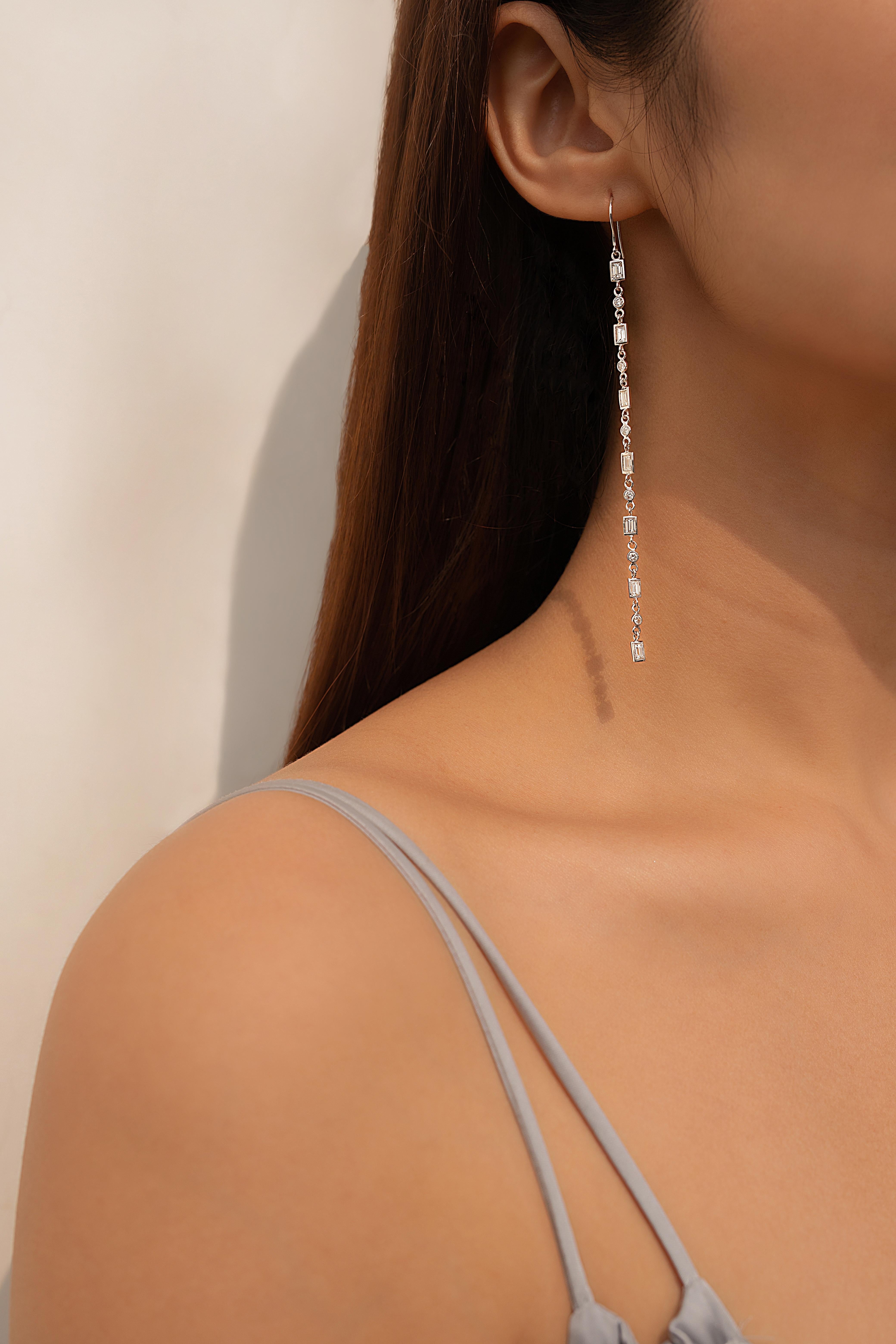 Donna Orecchini Shoulder Dust Diamond in oro bianco 18 carati in vendita