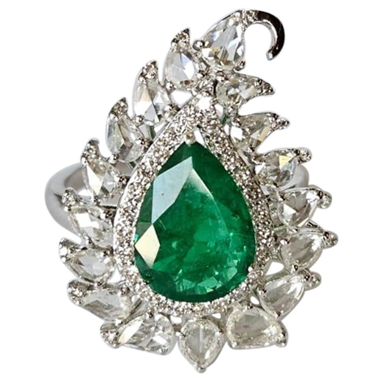 Esmeralda de Zambia natural de 2,27 quilates y diamantes talla rosa Anillo de compromiso de cóctel en venta