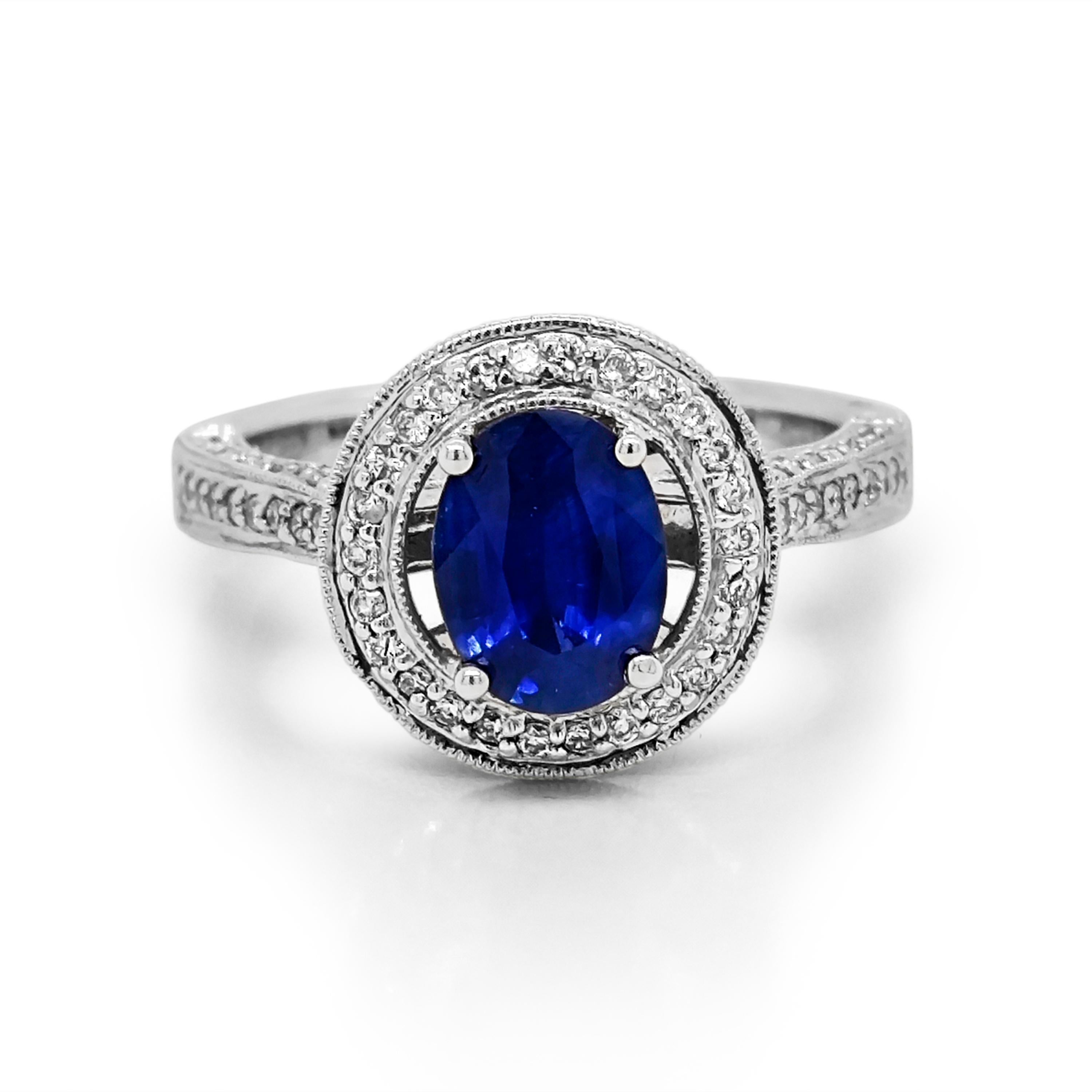 Women's or Men's 2.27 Carats Sapphire and White Diamond White Gold Ring For Sale