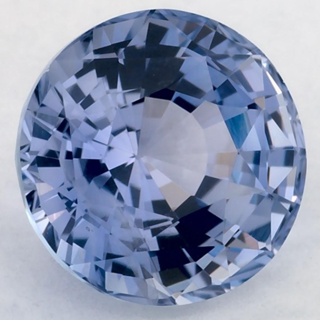 Ein sehr wertvoller September-Geburtsstein mit einer bezaubernden blauen Farbe. Man glaubt, dass sie dem Leben Glück und Reichtum bringen.

Entdecken Sie die lebendige Kollektion von Smaragden, Rubinen und Saphiren in unserem Geschäft, die als lose