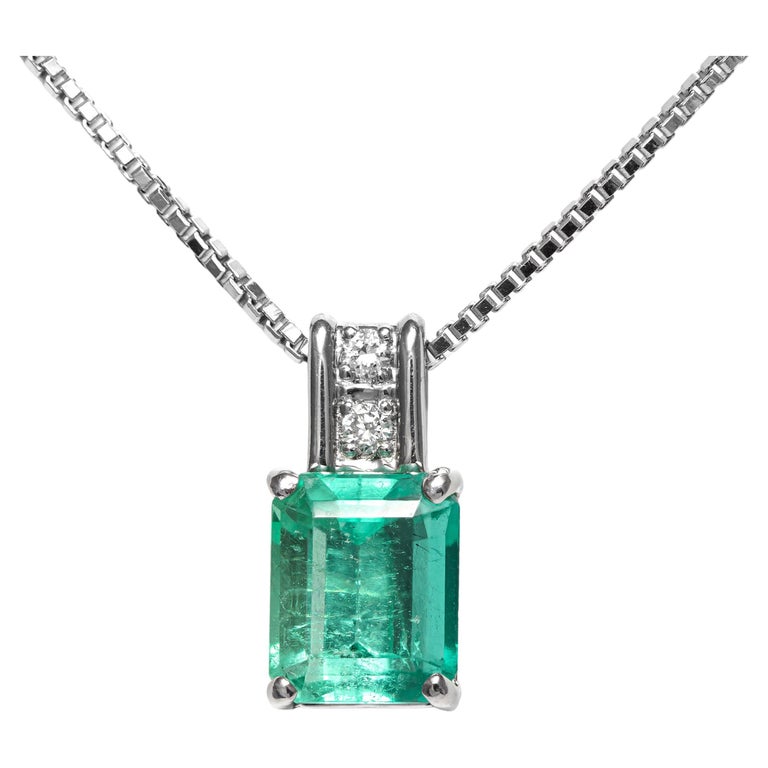 2.27 Ct Natural Emerald Pendant For Sale at 1stDibs