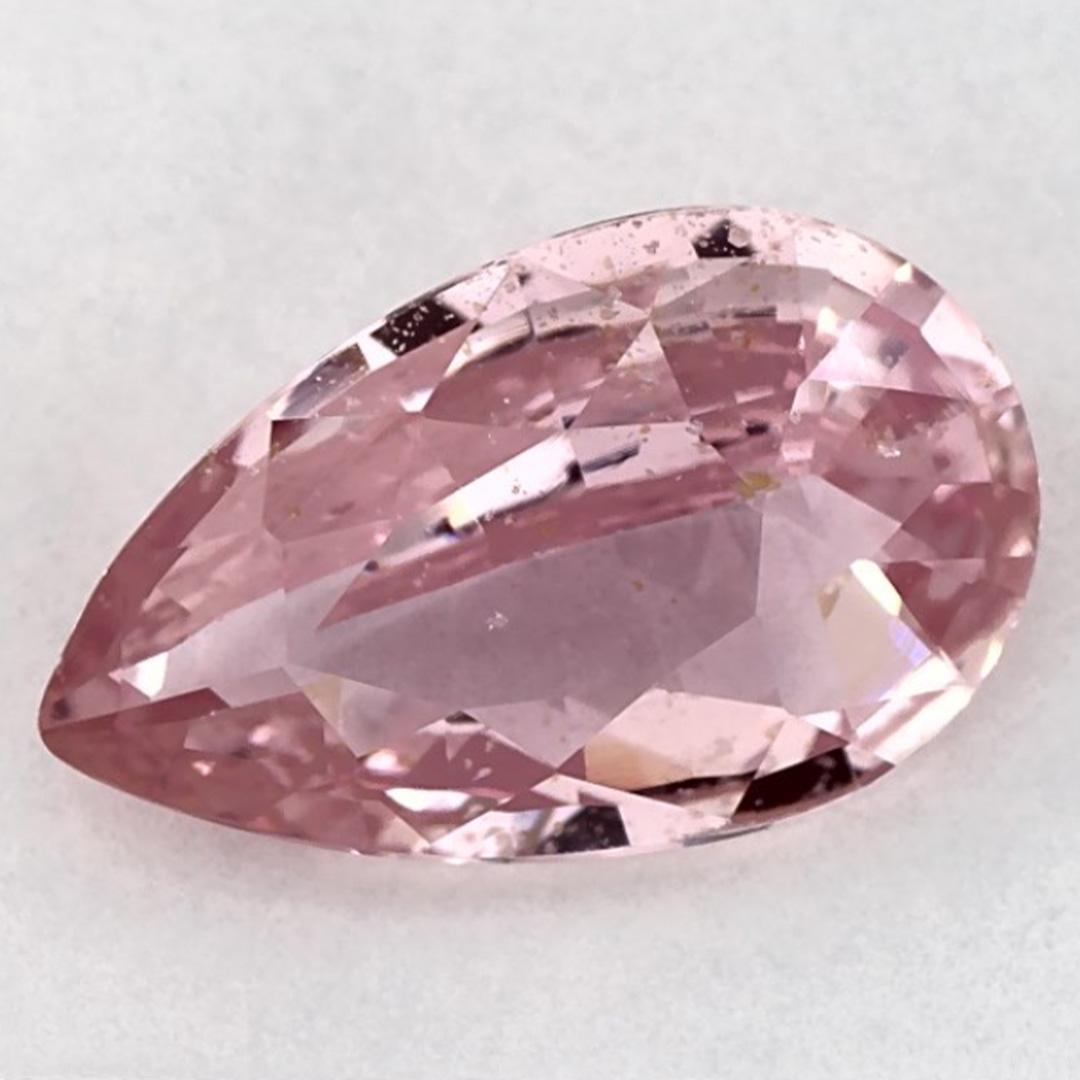 Ce saphir rose naturel offre élégance et sophistication. Avec sa riche saturation des couleurs et sa coupe précise, il constitue la pièce maîtresse parfaite pour une bague de fiançailles ou une création de joaillerie de luxe.

🔹 Traitement :