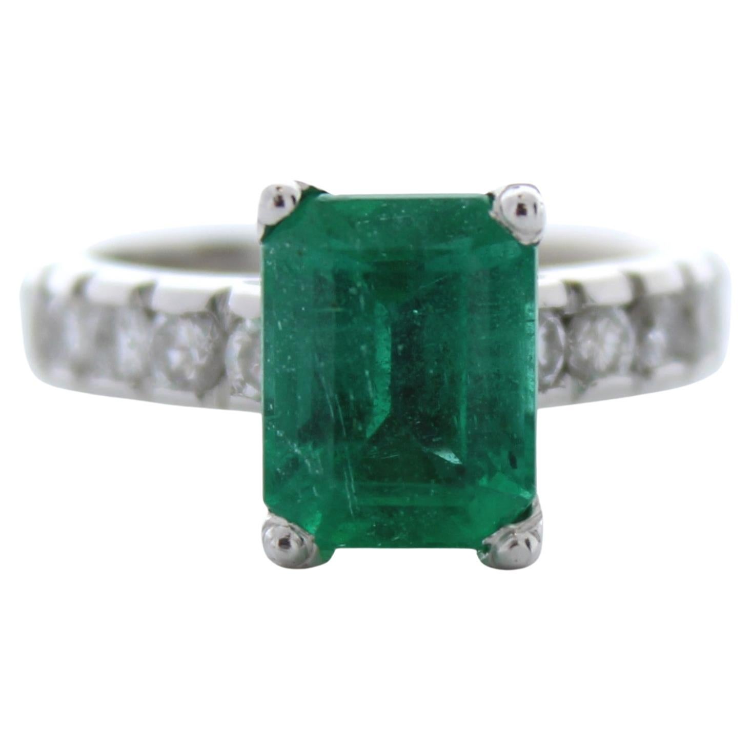 2.27 Green Emerald & Round Diamond Fashion Ring in 14k White Gold For Sale