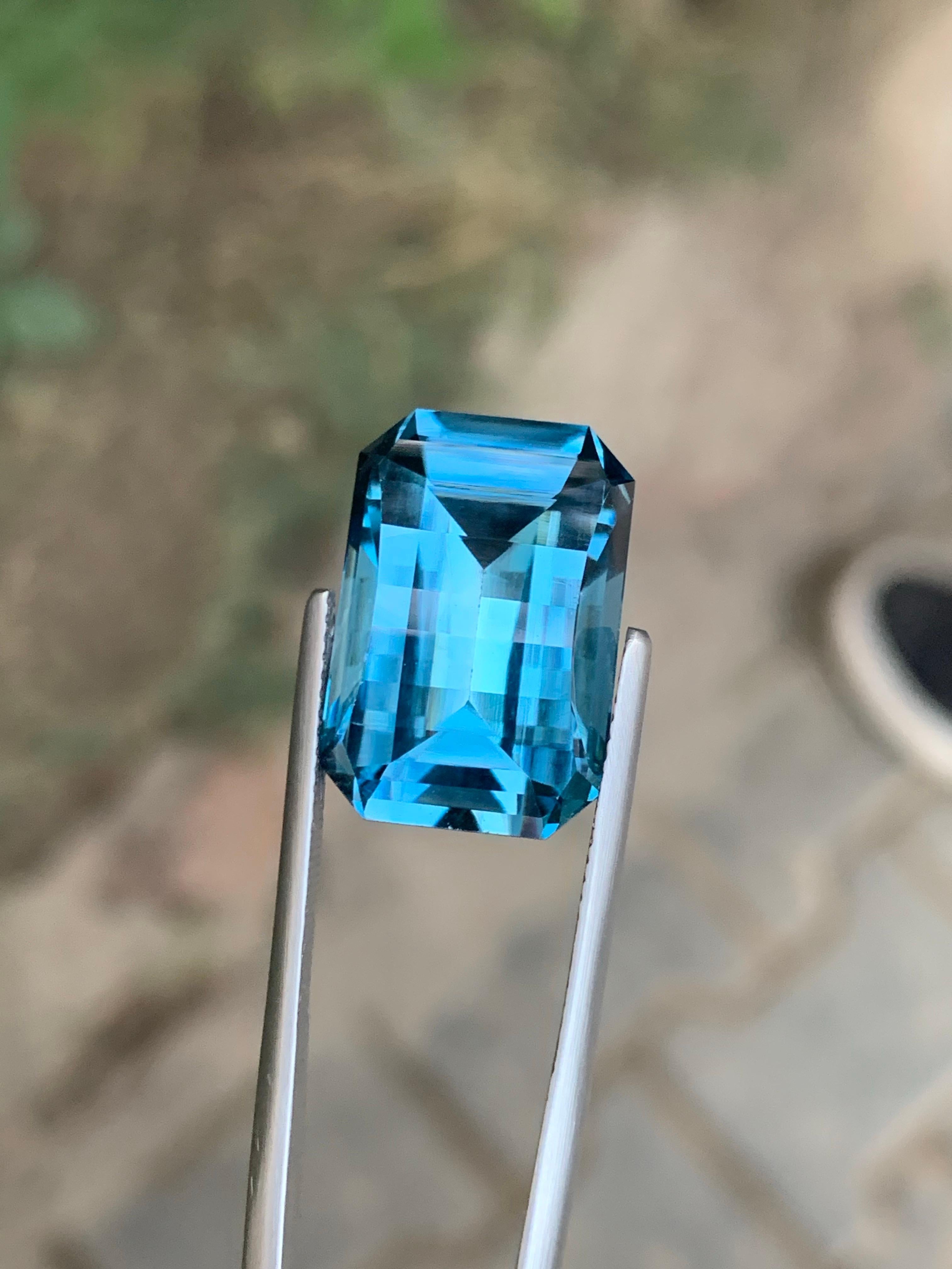 22.75 Carat Natural Loose London blue Topaz Pixel Cut Gemstone From Brazil in vendita 7