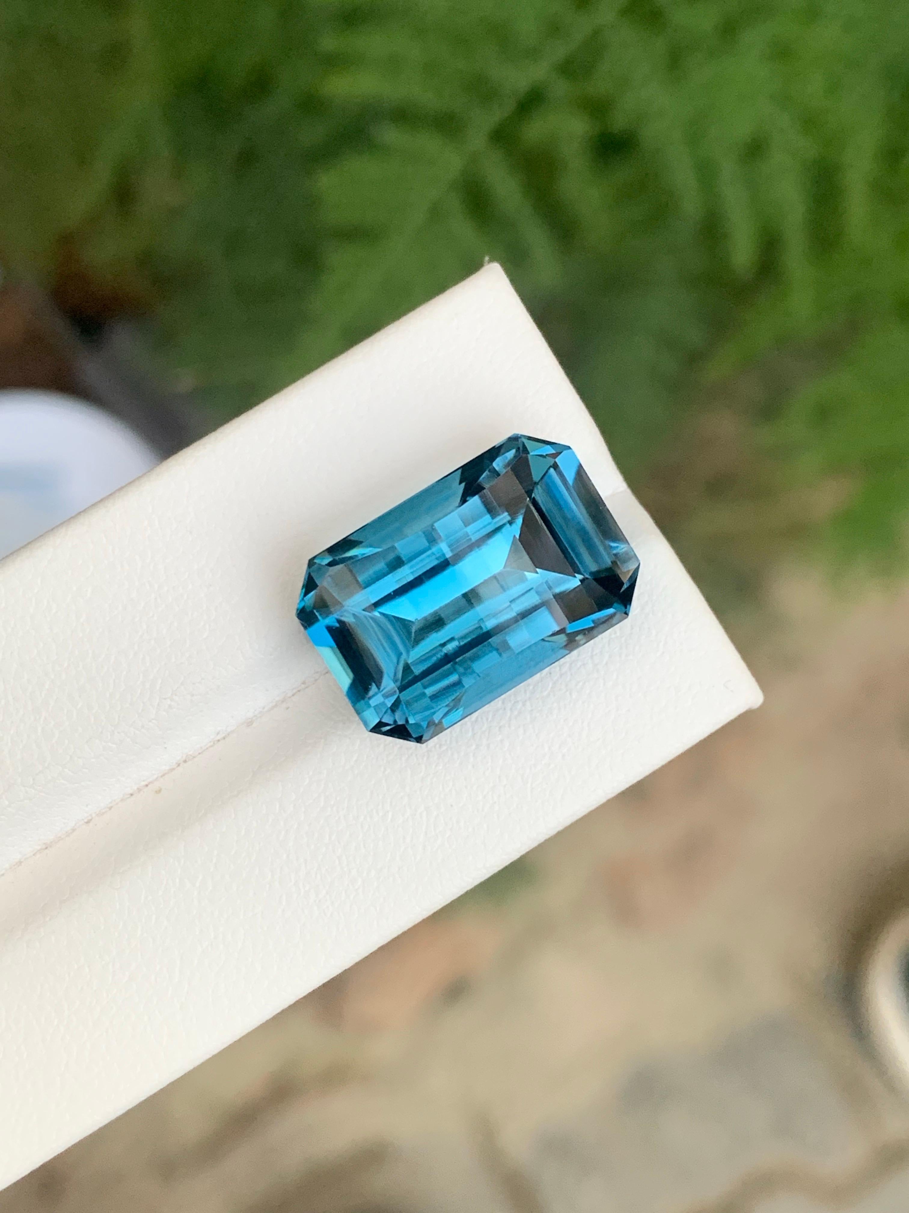 Taglio smeraldo 22.75 Carat Natural Loose London blue Topaz Pixel Cut Gemstone From Brazil in vendita