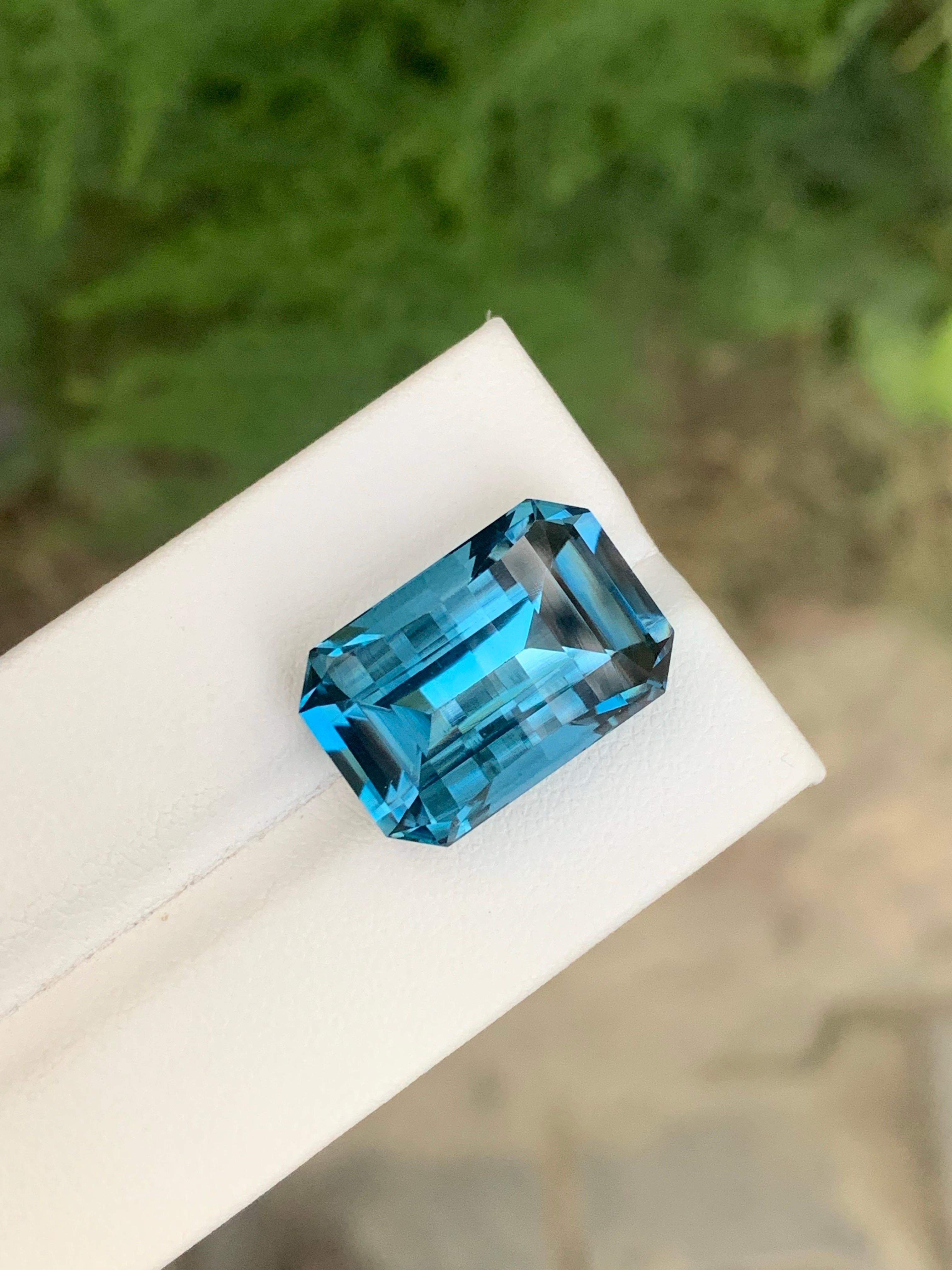 22.75 Carat Natural Loose London blue Topaz Pixel Cut Gemstone From Brazil In condizioni Nuovo in vendita a Peshawar, PK