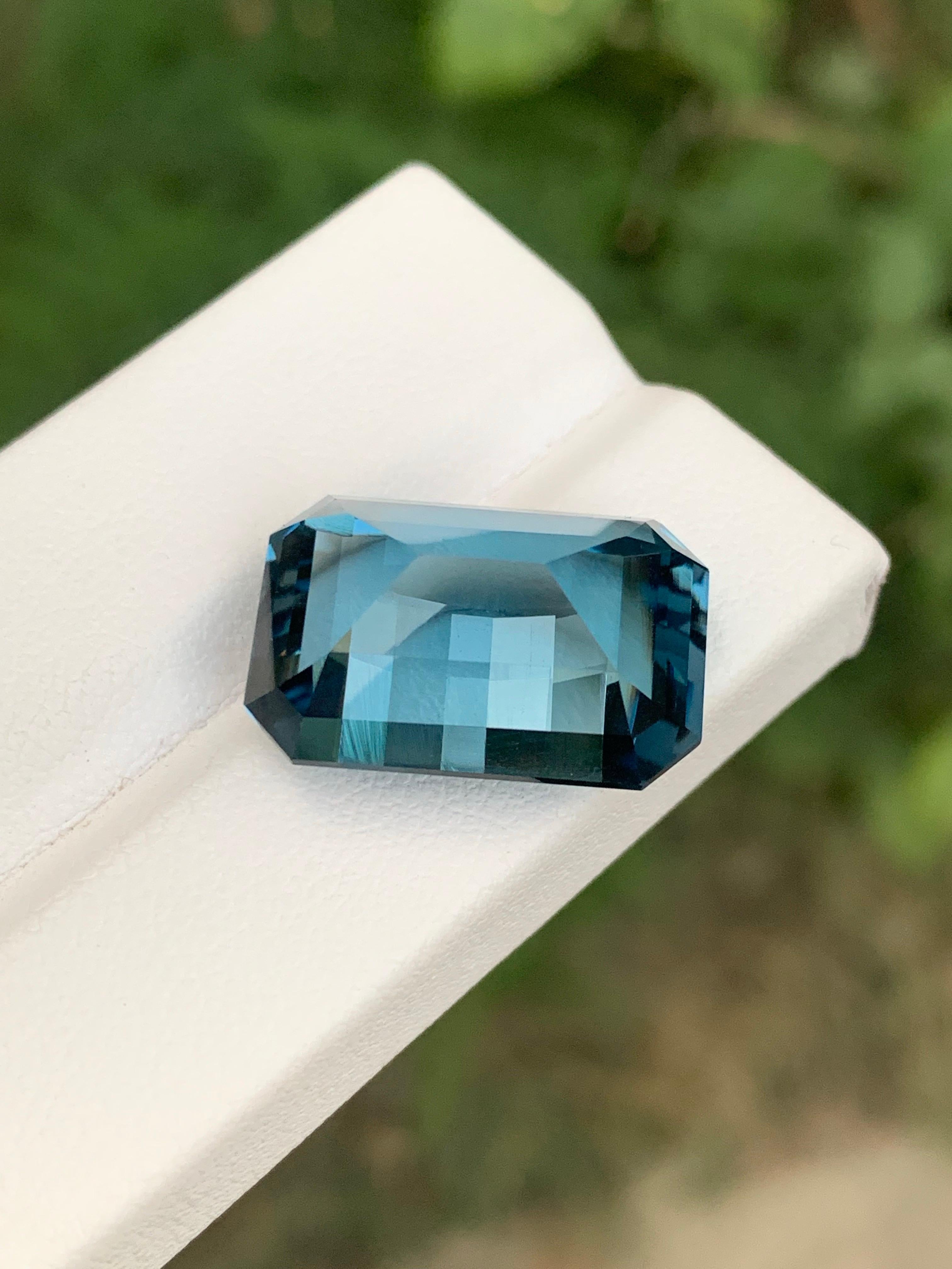 22.75 Carat Natural Loose London blue Topaz Pixel Cut Gemstone From Brazil in vendita 3
