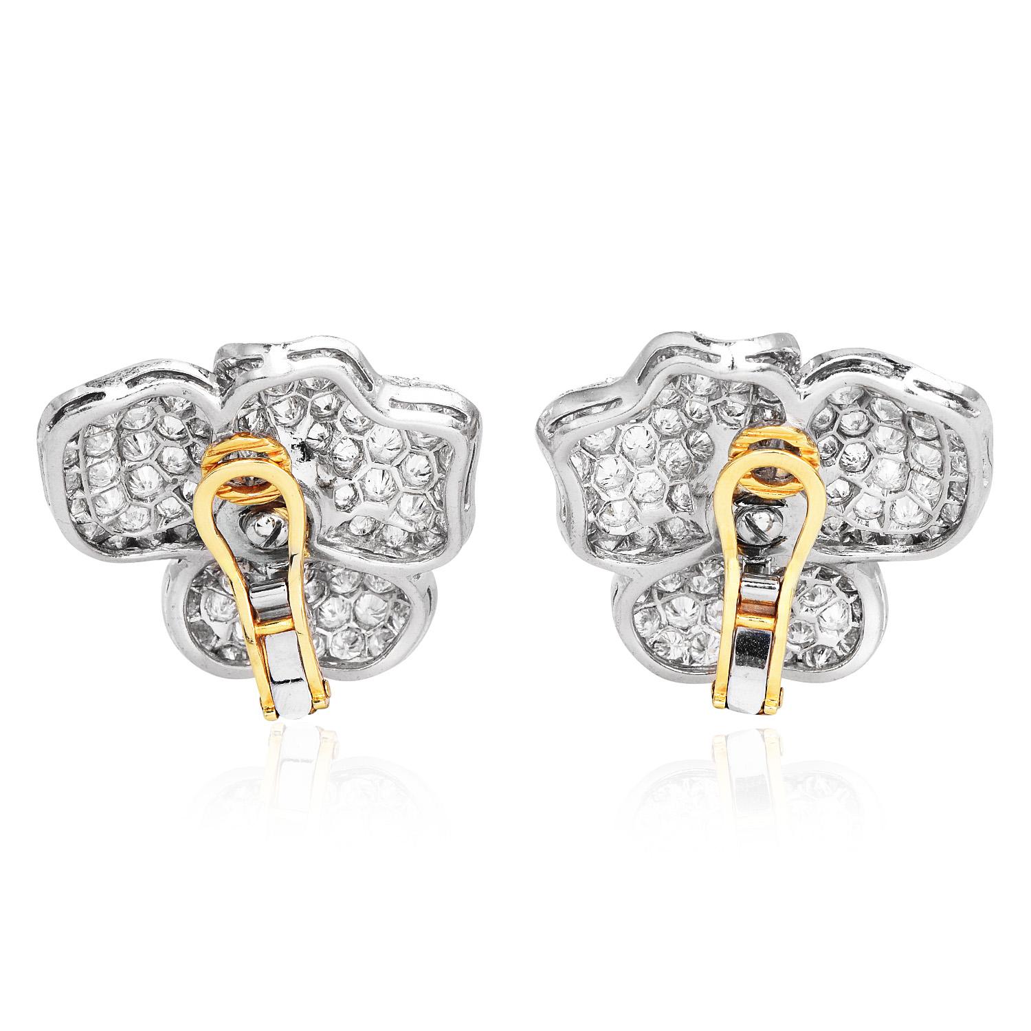 22.76 Carats Yellow Diamond 18K Gold Flower Cluster Large Clip On Earrings In Excellent Condition For Sale In Miami, FL