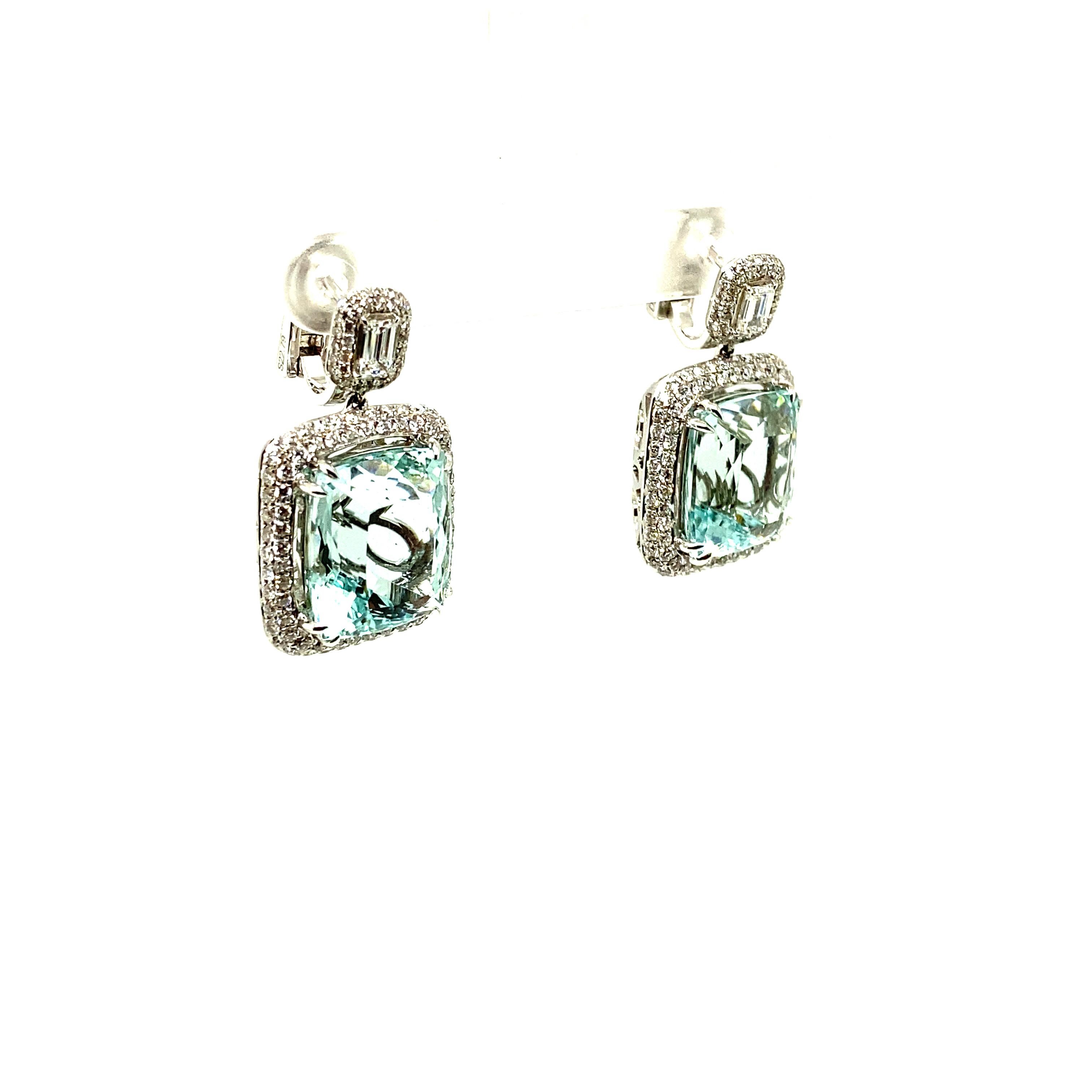 Boucles d'oreilles en or Aigue-marine 22,79 carats, taille coussin Neuf - En vente à Hong Kong, HK