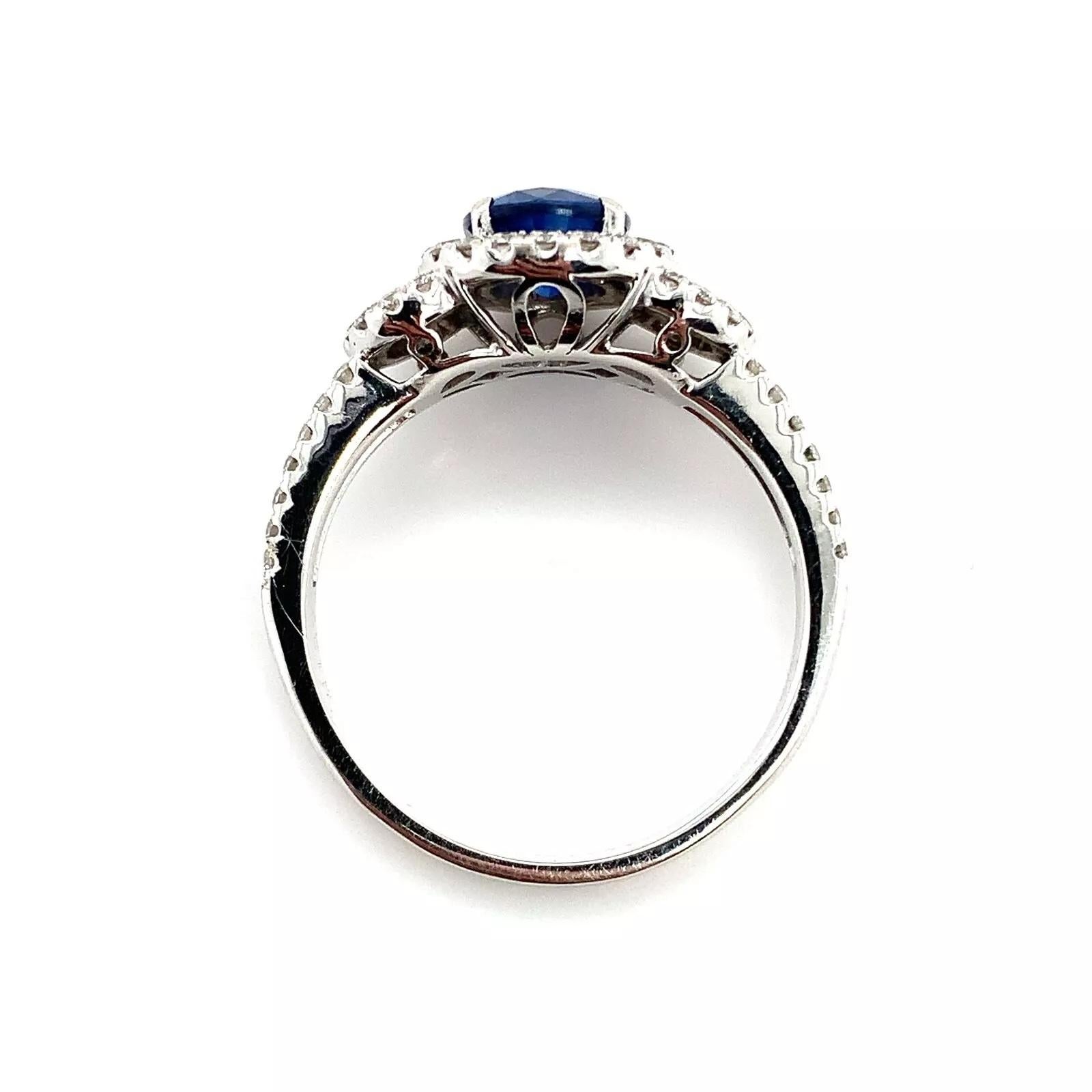 2.27ct Sapphire and diamonds solitaire engagement ring 18ct white gold In New Condition For Sale In London, GB