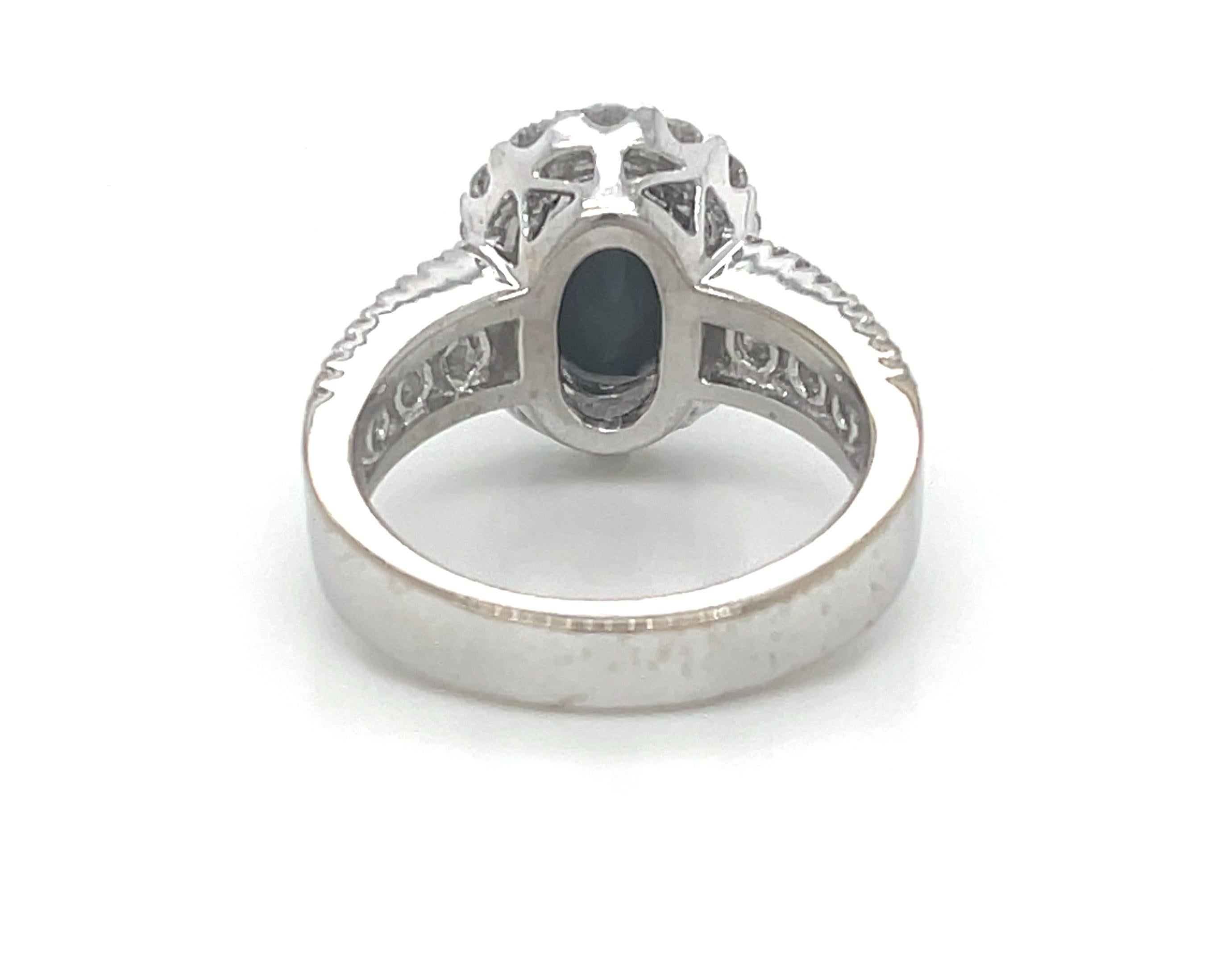 2,28 Karat Australischer Schwarzer Opal, Diamant-Halo-Cocktailring aus 18k Weißgold im Angebot 3