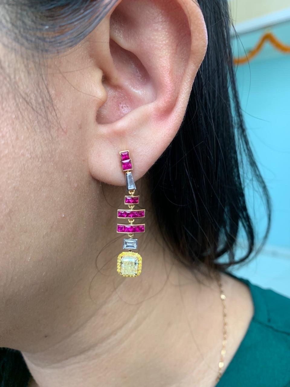 Donna Orecchini con rubino birmano senza calore e diamanti da 2,28 carati in oro bianco da 18 carati in vendita