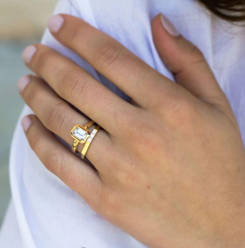 2.28 Carat GIA Certified Emerald Cut Diamond Set in an 18 Karat Yellow Gold Ring In New Condition In Los Angeles, CA