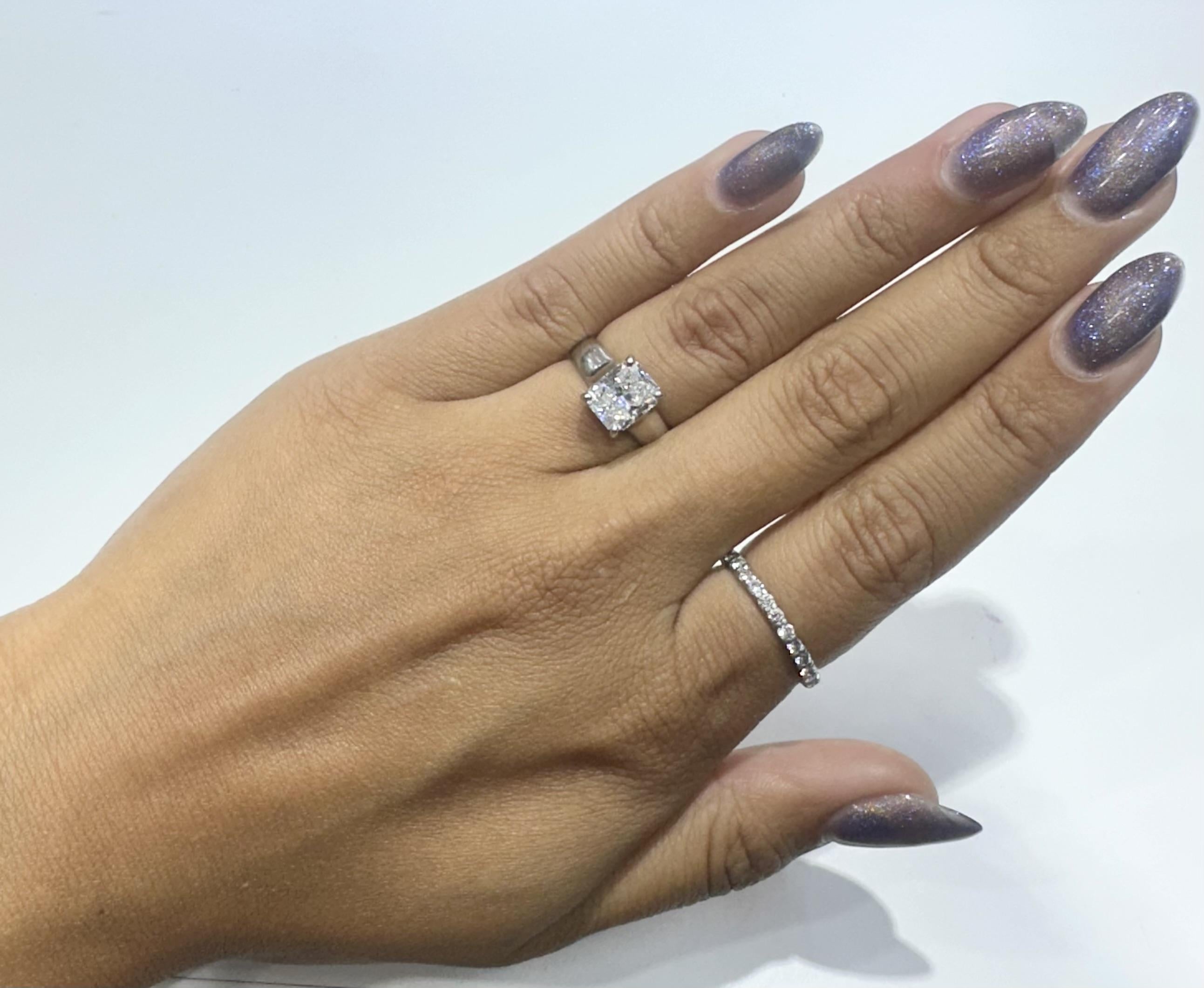 Bague de fiançailles à diamant radiant de 2,28 carats certifiée GIA Pour femmes en vente