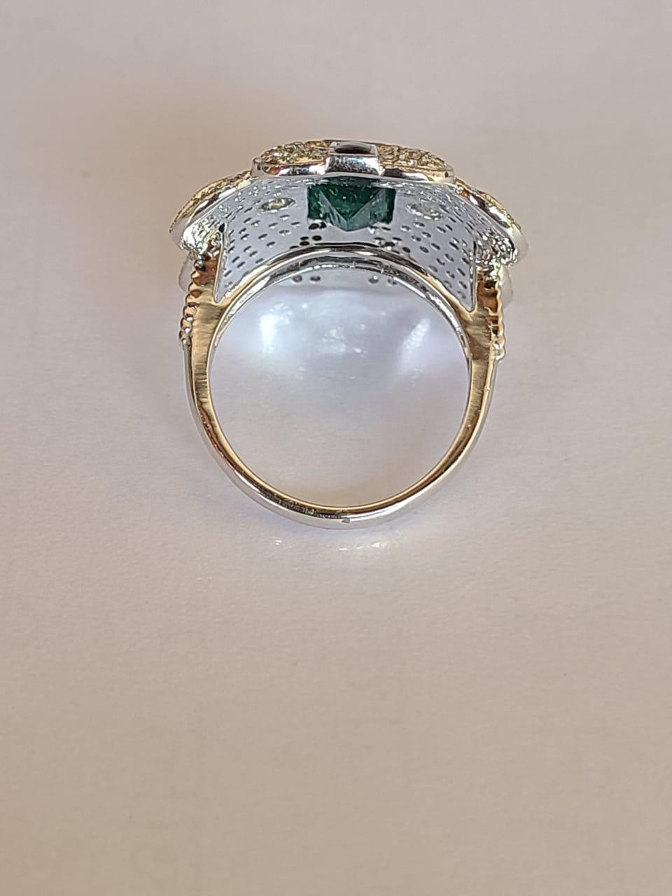 2.28 Carat Natural Emerald Diamond Ring Set with Black Enamel in 18 Karat Gold In New Condition For Sale In Hong Kong, HK