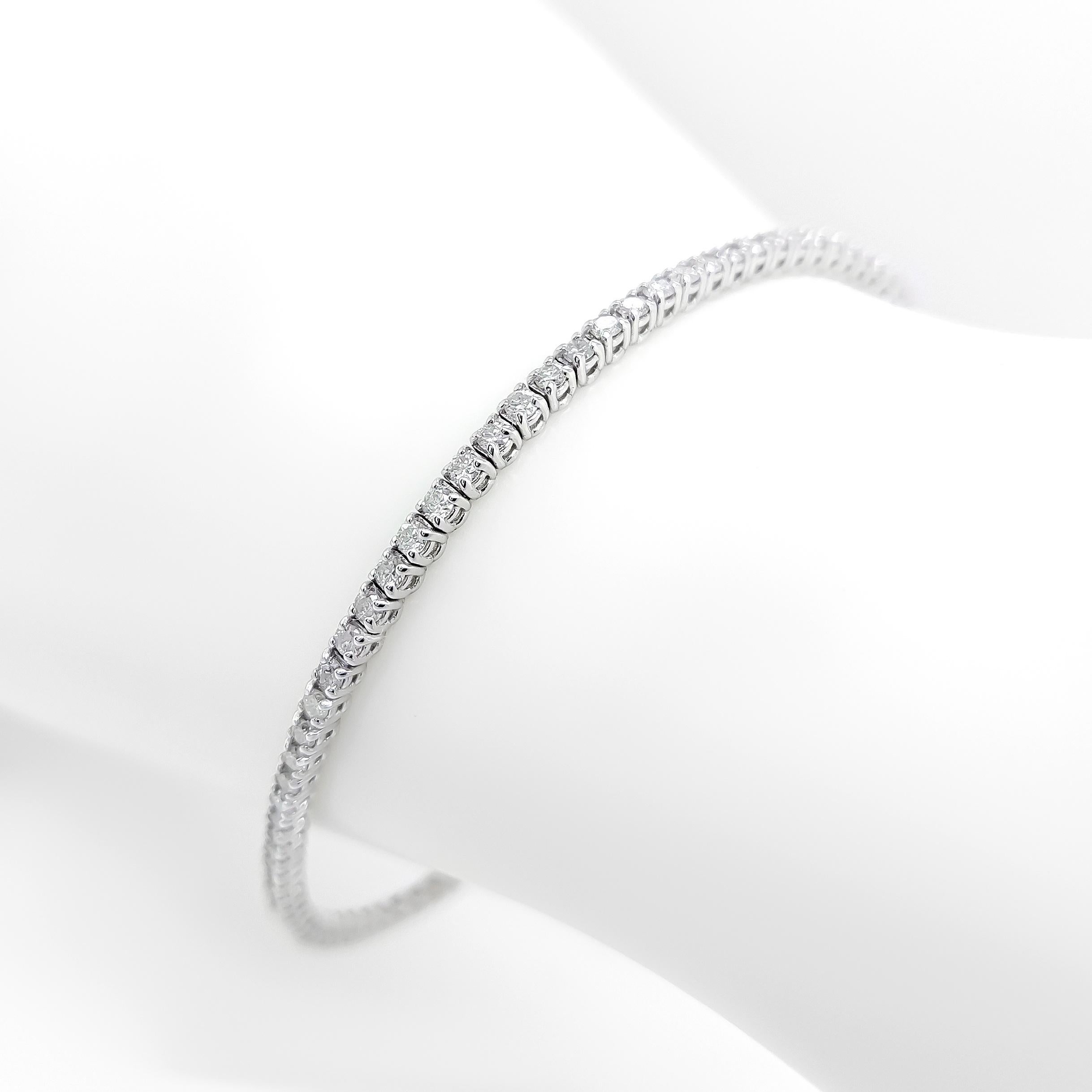 Women's 2.28 Carat Natural Round Diamonds 14K Gold Bracelet For Sale