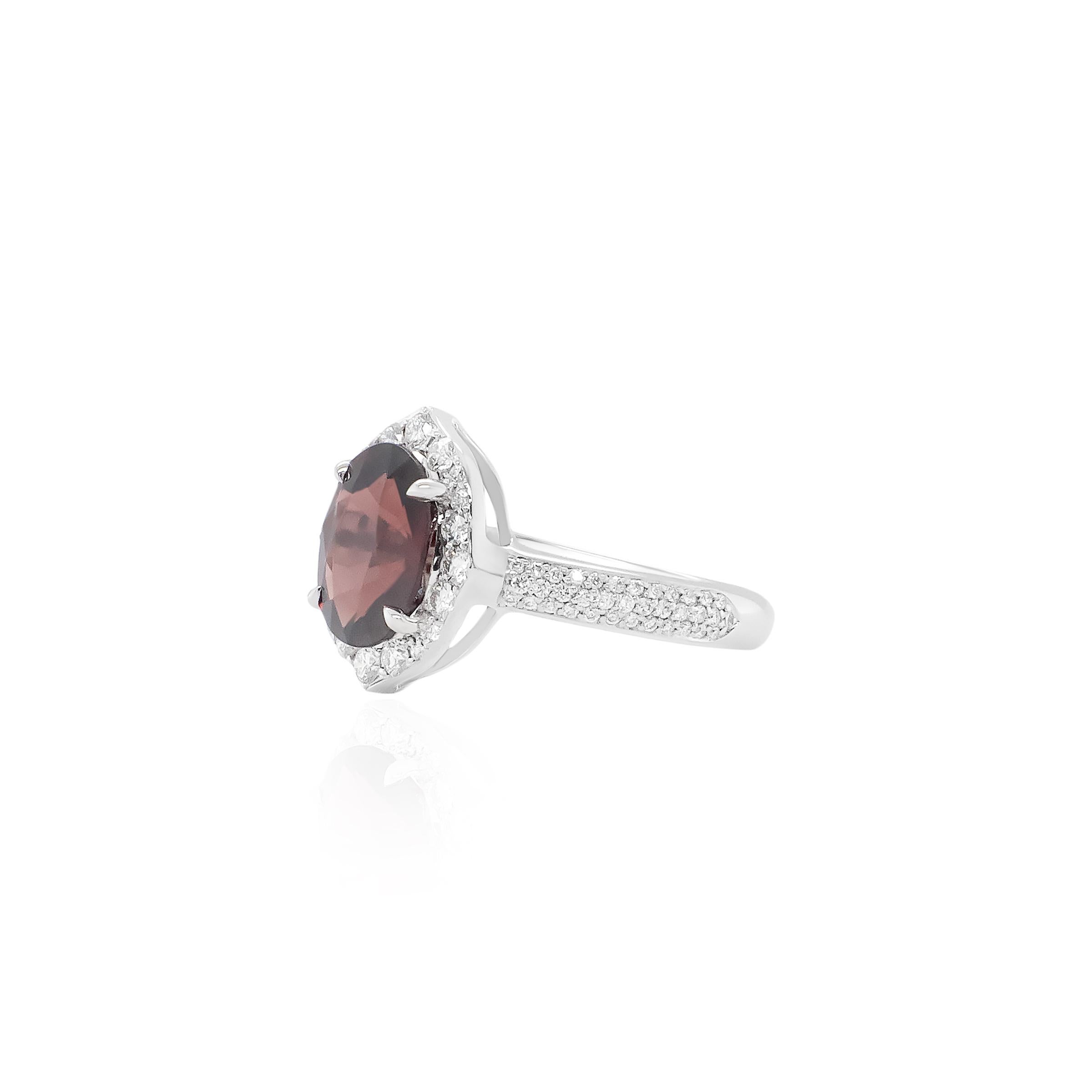 Anillo de oro blanco de 18 quilates con espinela roja y diamantes pavé de 2,28 quilates Art Decó en venta
