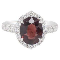 Ring aus 18 Karat Weißgold mit 2,28 Karat rotem Spinell und Pave'd-Diamant