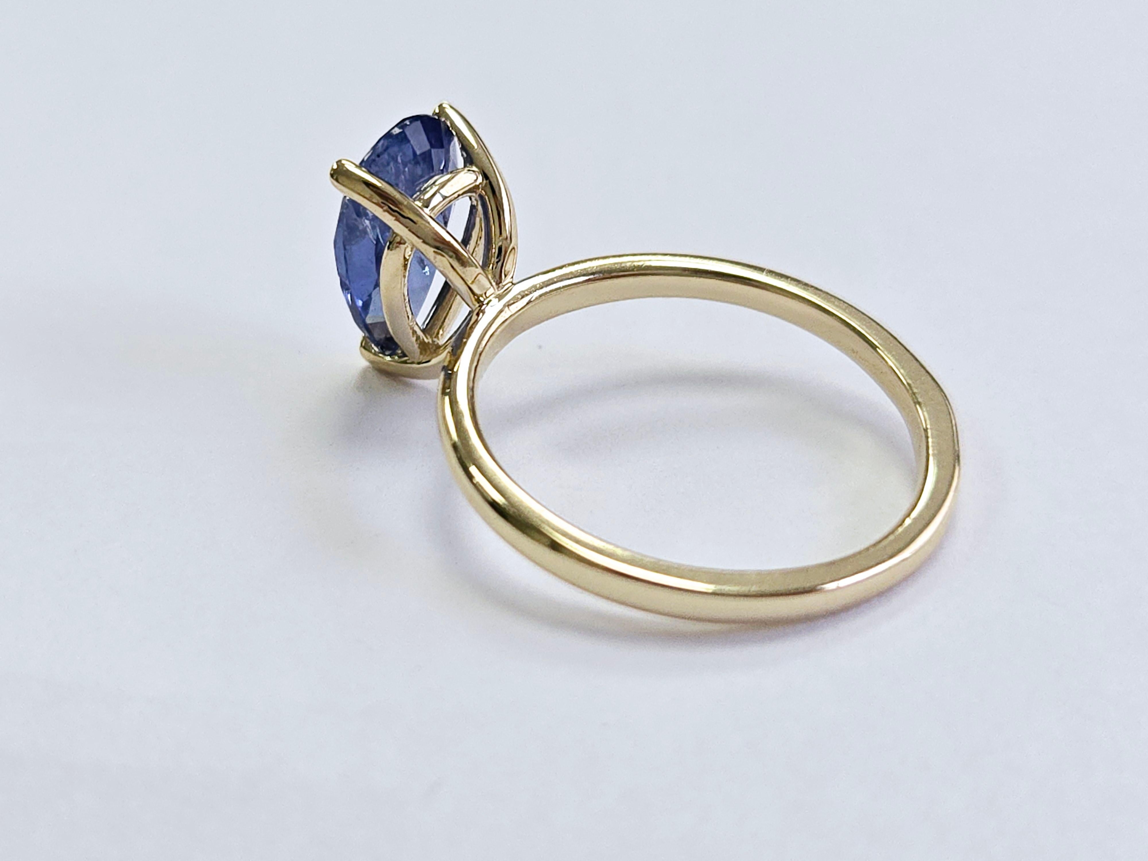 2.28 Carats Pear Natural Sapphire Ring 14 Karat Yellow Gold In New Condition For Sale In Great Neck Plaza, NY