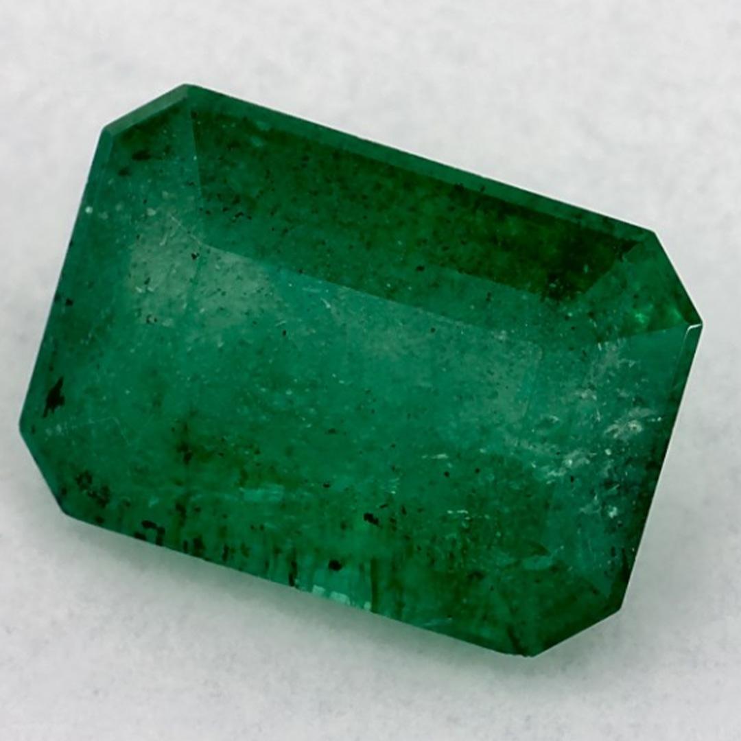 Con un vibrante tono verde, la piedra de nacimiento de mayo es un símbolo del renovado crecimiento primaveral. 

Explora la vibrante colección de esmeraldas, rubíes y zafiros de nuestra tienda, disponibles como gemas sueltas y combinadas con nuestra