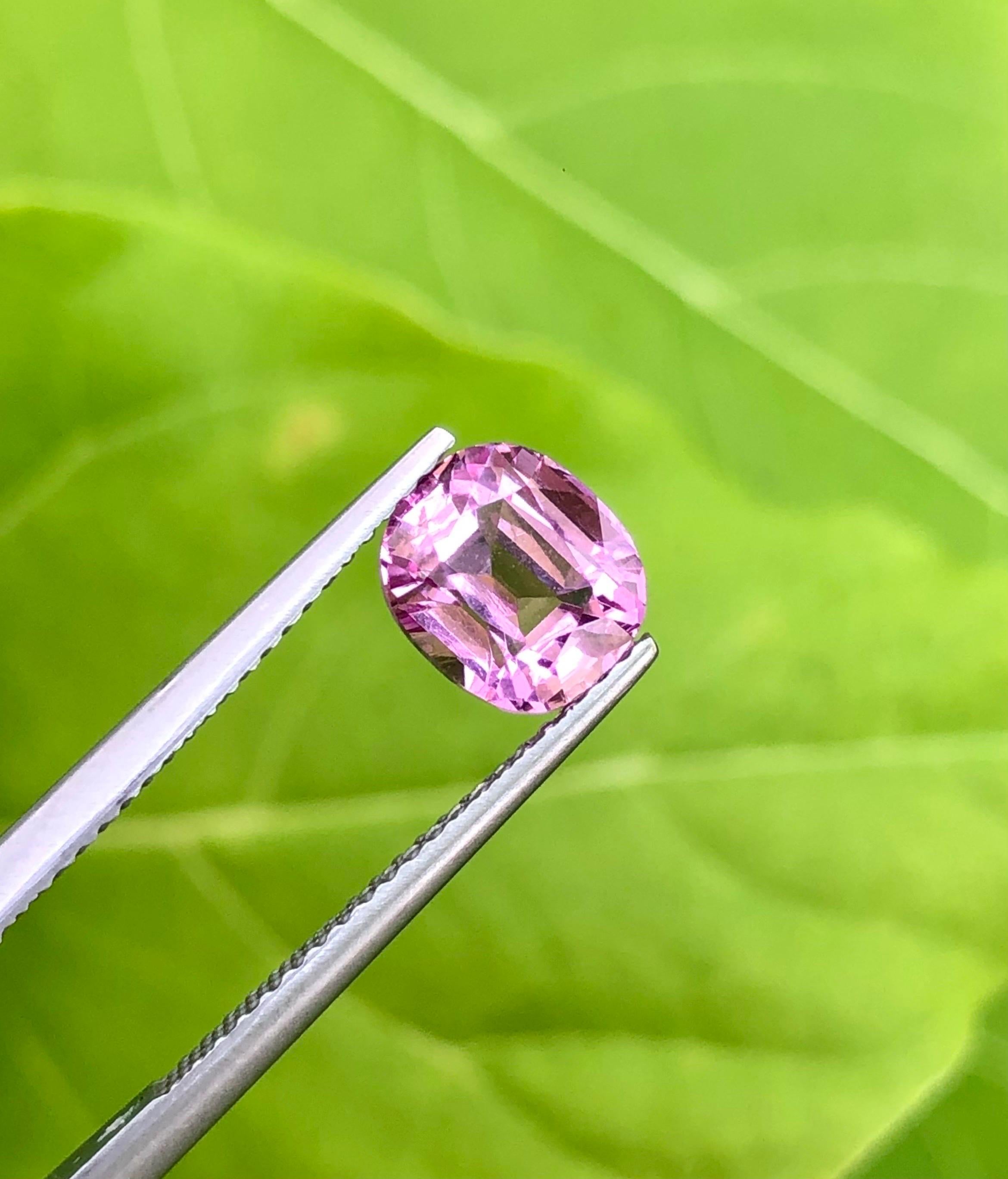 2.28 Ct IGI Certified  Natural  Imperial Topaz Purplish Pink Color Eye clean In New Condition For Sale In bangkok, TH