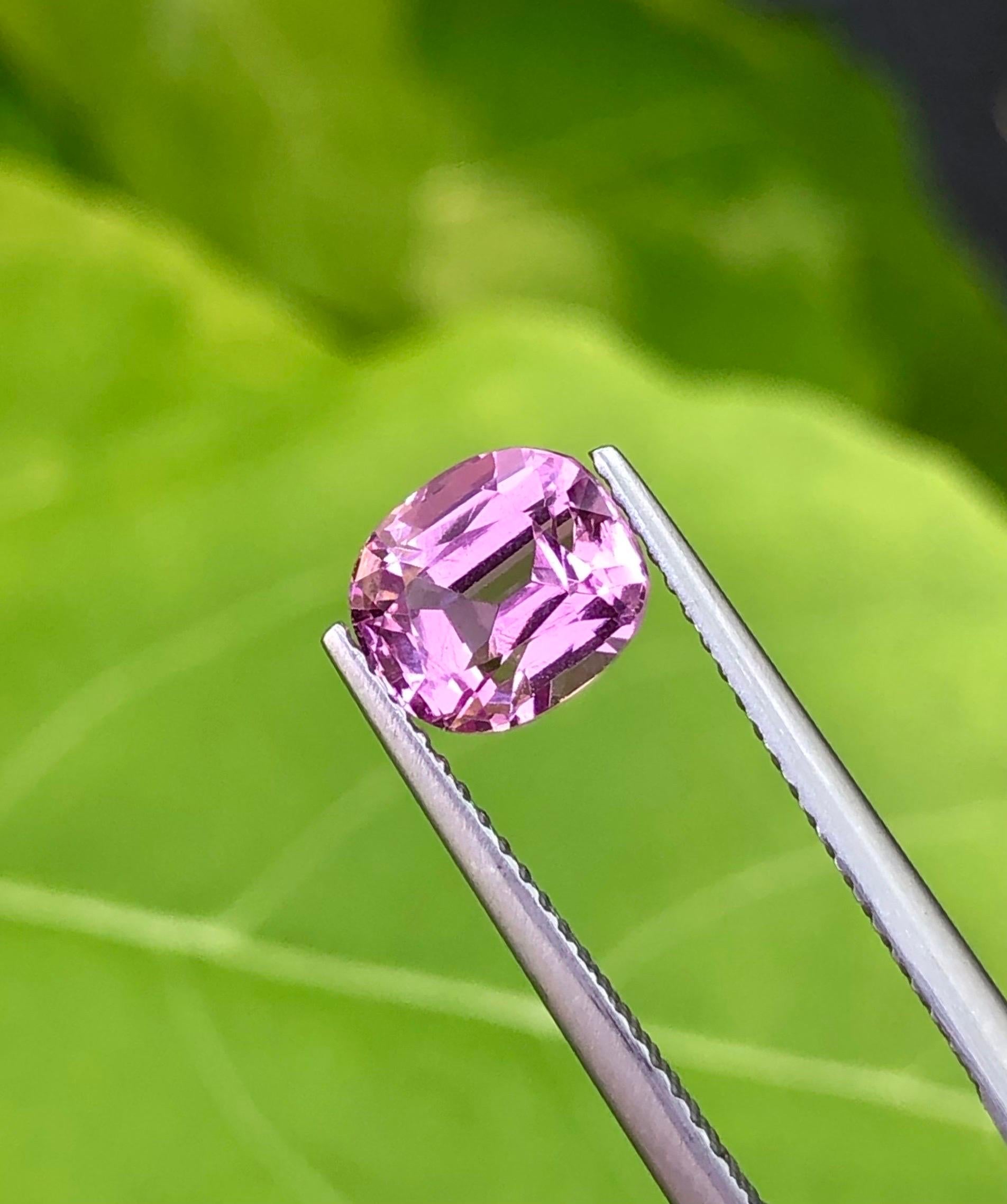 Women's or Men's 2.28 Ct IGI Certified  Natural  Imperial Topaz Purplish Pink Color Eye clean For Sale