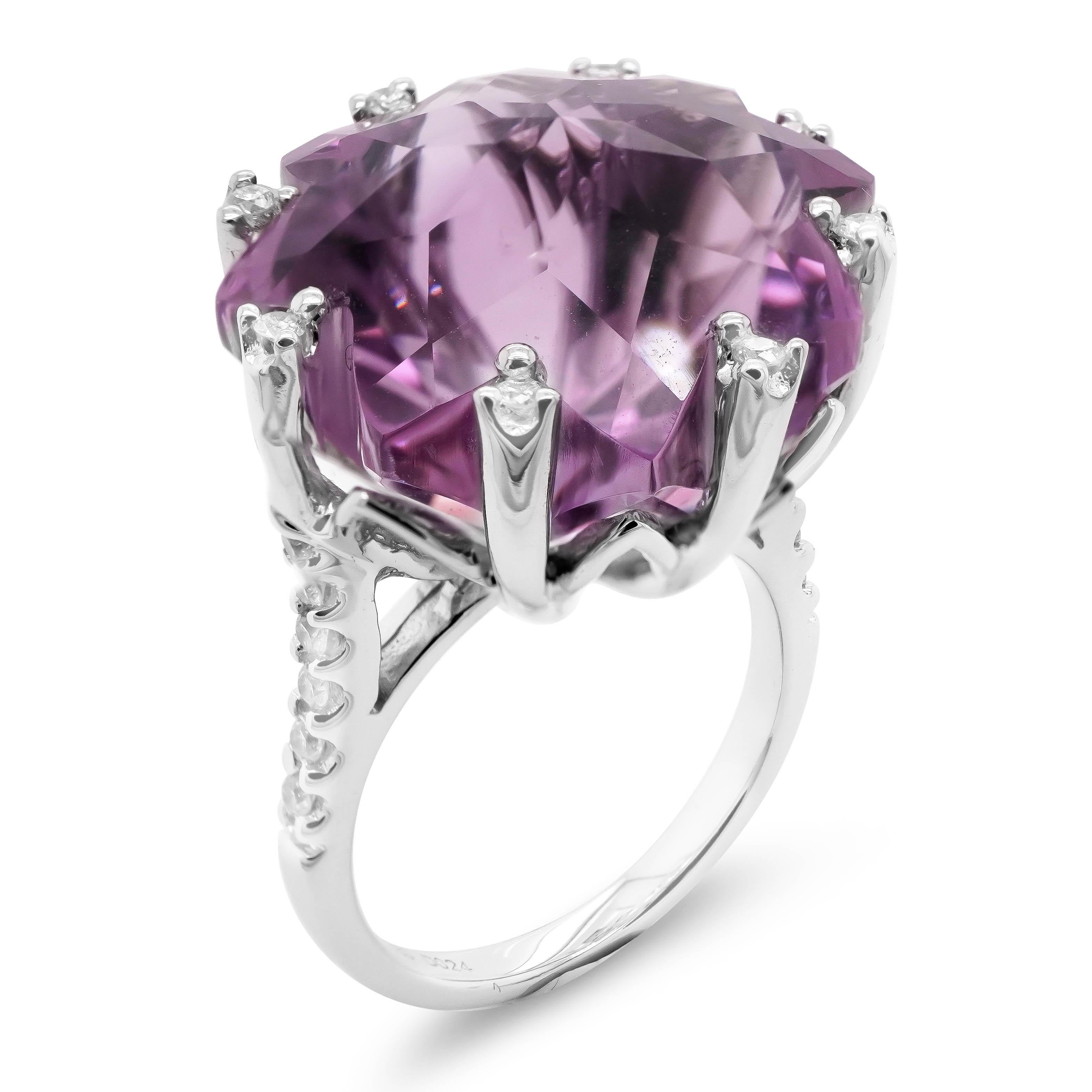 22.80 Carat Special Flower Cut Amethyst & Diamond 18K Ring In New Condition In Hung Hom, HK