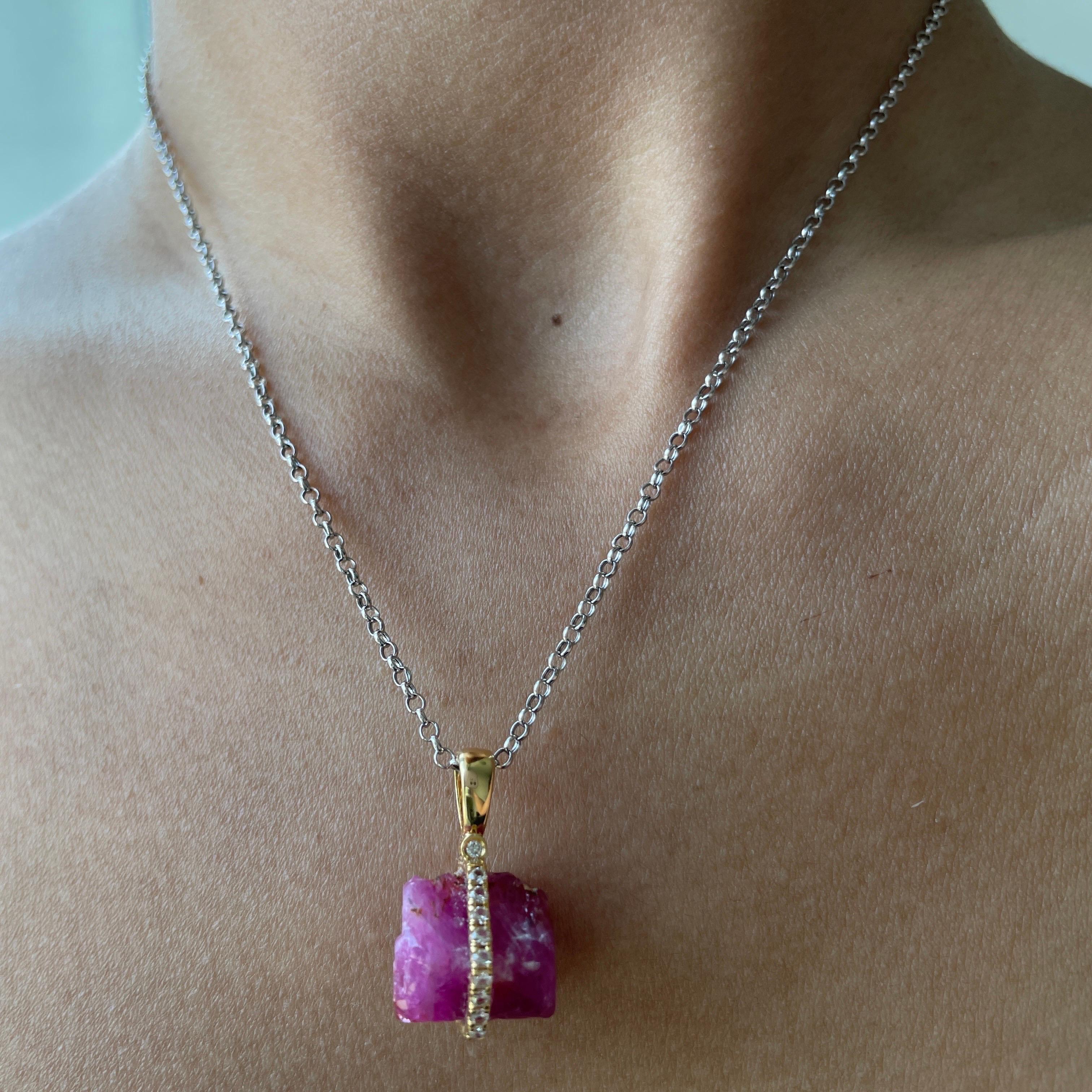 De las mujeres Colgante de rubí de Birmania y diamantes de 22,83 quilates sin calor