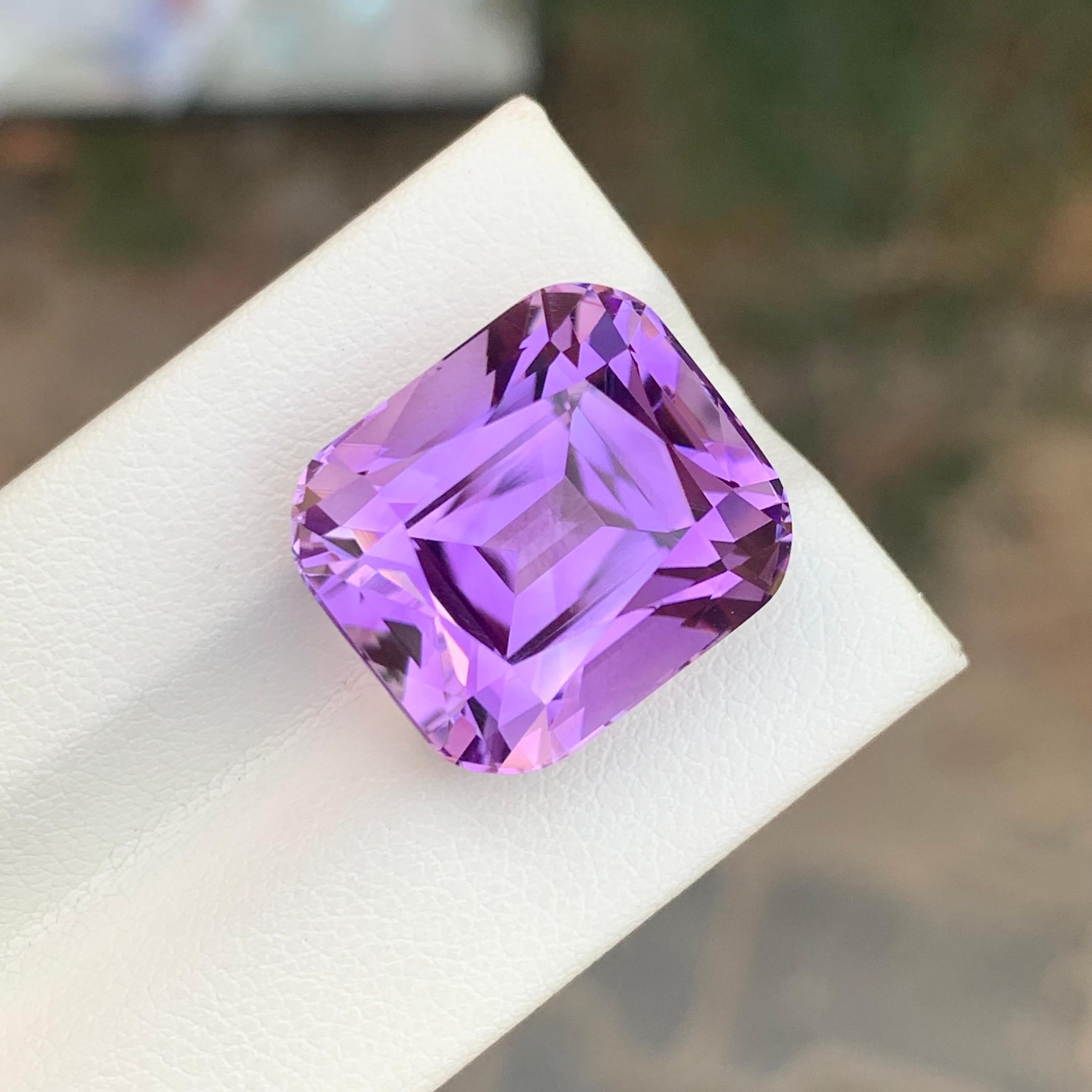 Women's or Men's 22.85 Carats Natural Loose Lavender Amethyst Gem Brazil Mine For Sale