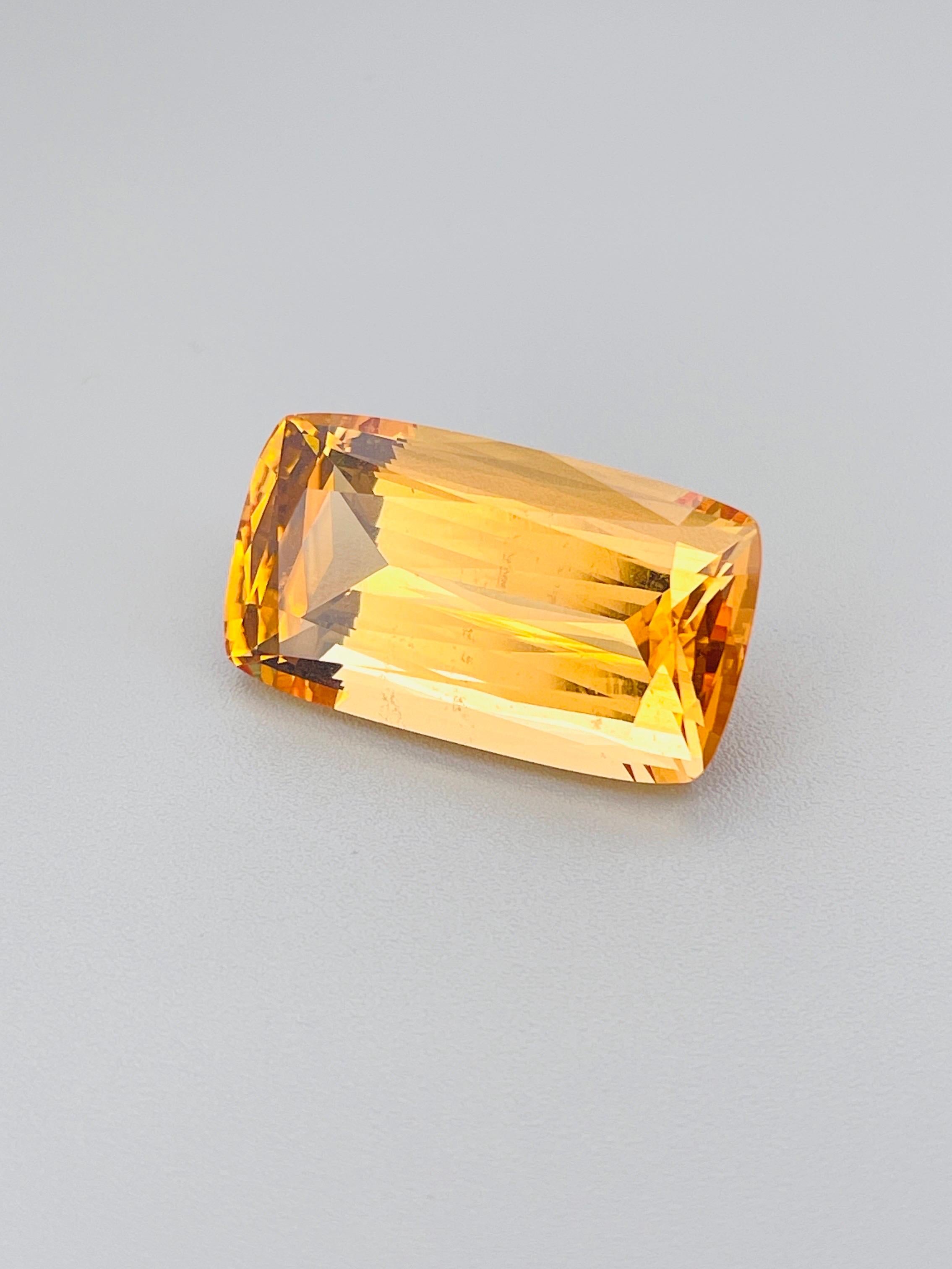 22,85 Ct Certificato GIA Topazio Imperiale Naturale Nessun trattamento Collectional Raro in vendita 1
