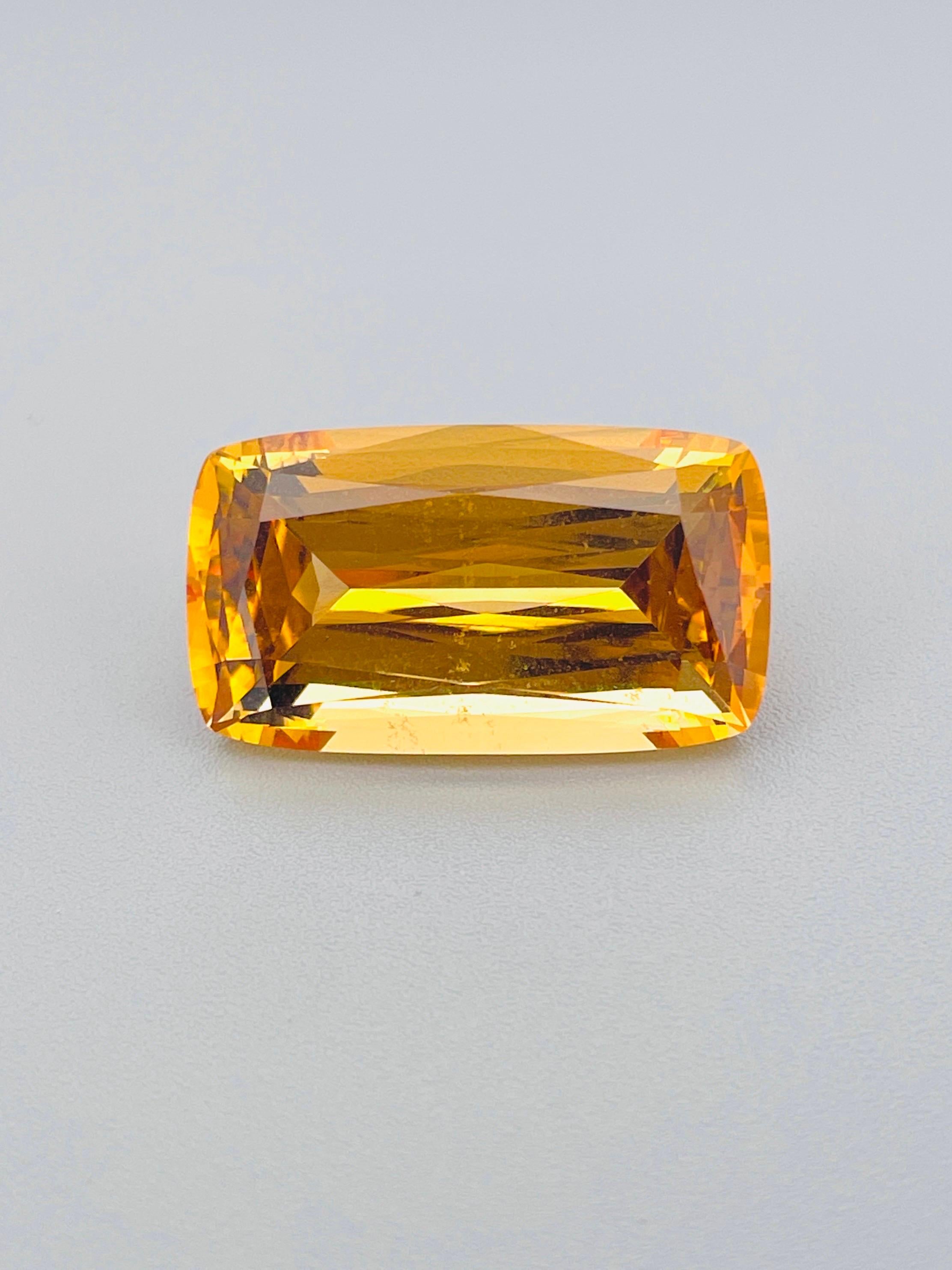 22,85 Ct Certificato GIA Topazio Imperiale Naturale Nessun trattamento Collectional Raro in vendita 4