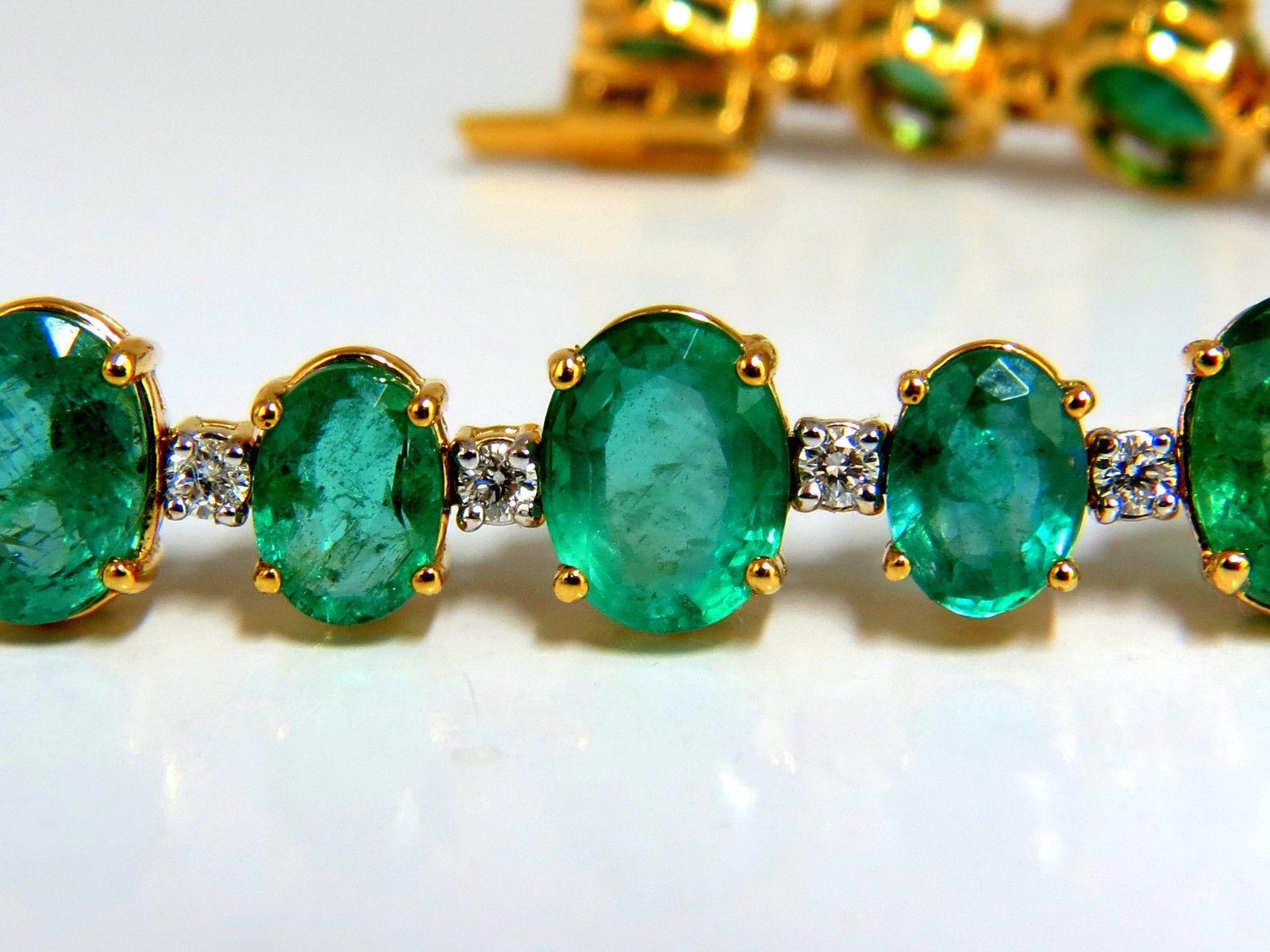 Oval Cut 22.86 Carat Bright Green Natural Emerald Diamonds Tennis Bracelet 14 Karat For Sale