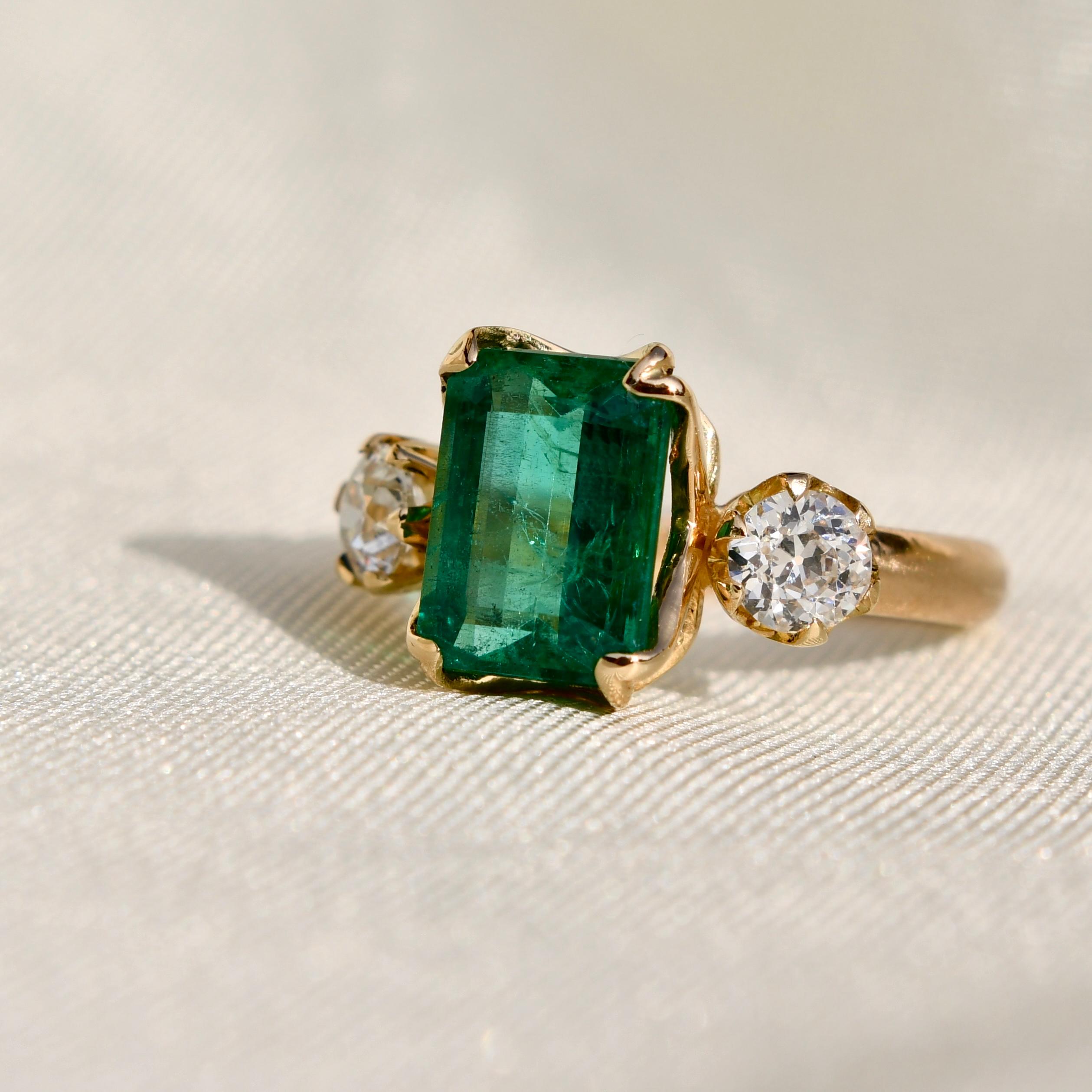 Women's 2.28ct emerald and old European cut diamond ring, GIA certified For Sale