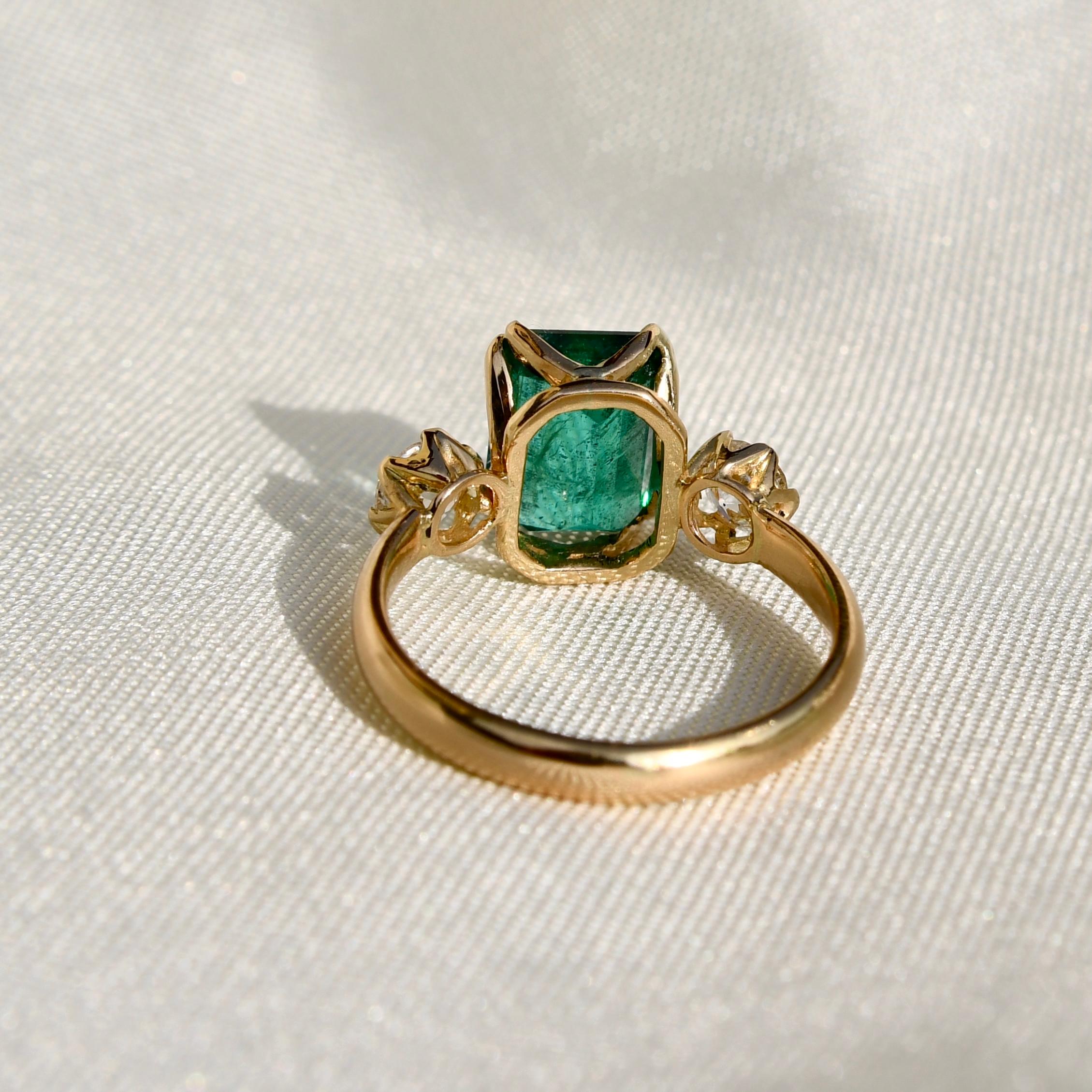 2.28ct emerald and old European cut diamond ring, GIA certified For Sale 1