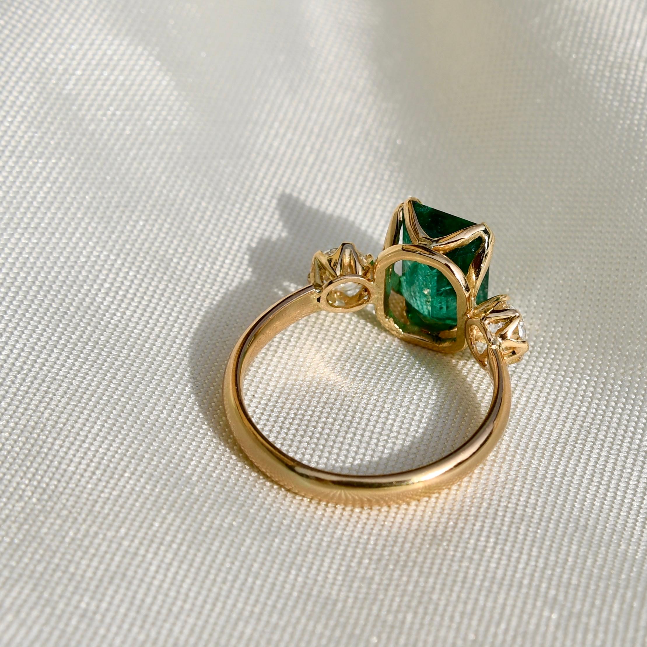 2.28ct emerald and old European cut diamond ring, GIA certified For Sale 2