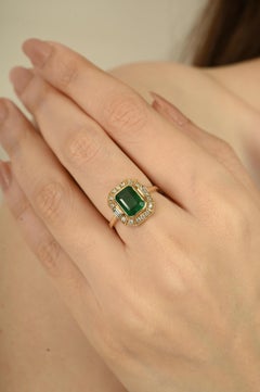 2.28Ct Octagon Emerald Statement Ring with Diamond Halo in 14K Solid Yellow Gold (bague d'émeraude octogonale avec halo de diamants en or jaune massif 14K)