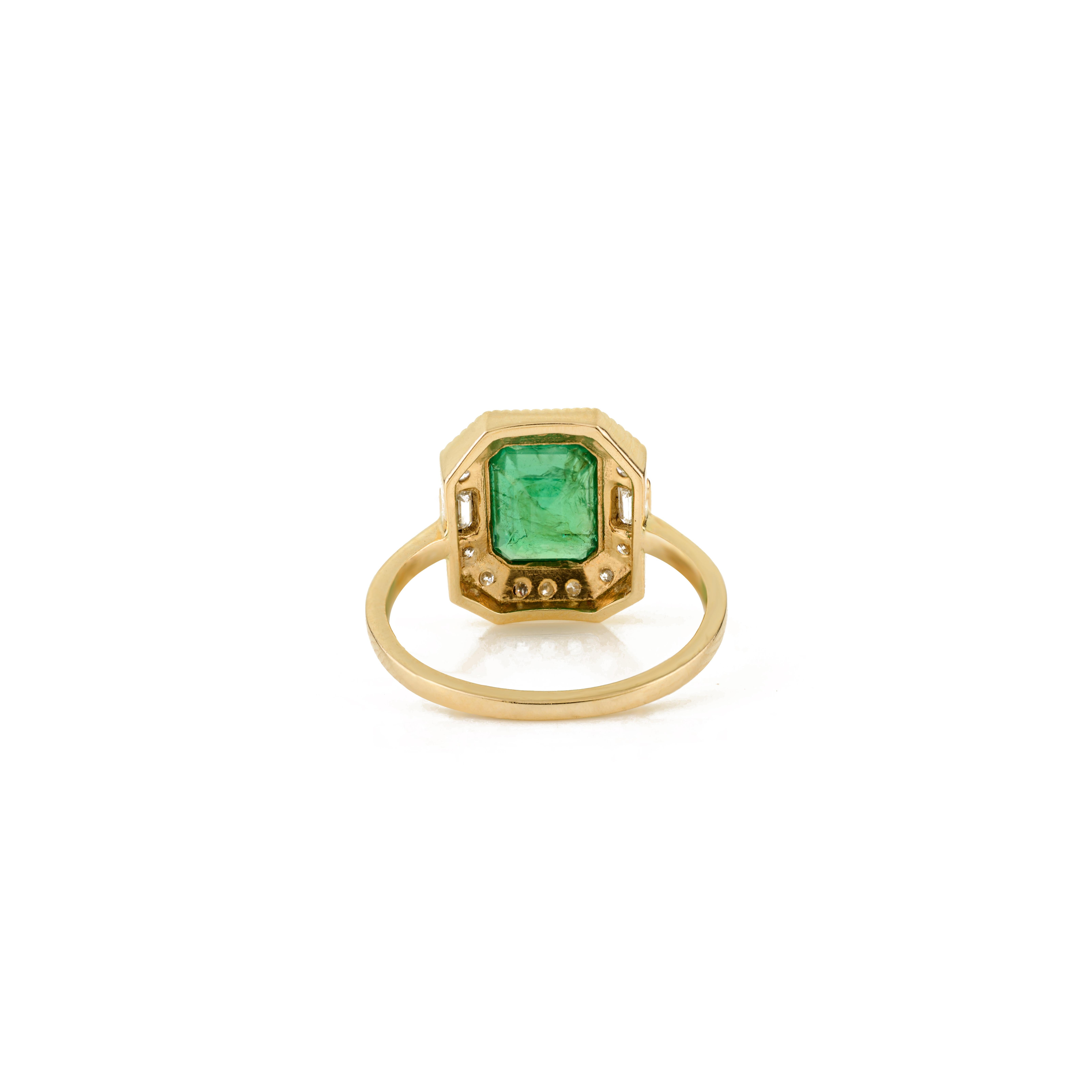 Im Angebot: 2,28 Karat Achteckiger Smaragd Statement-Ring mit Diamant-Halo aus massivem Gelbgold (14K) () 5