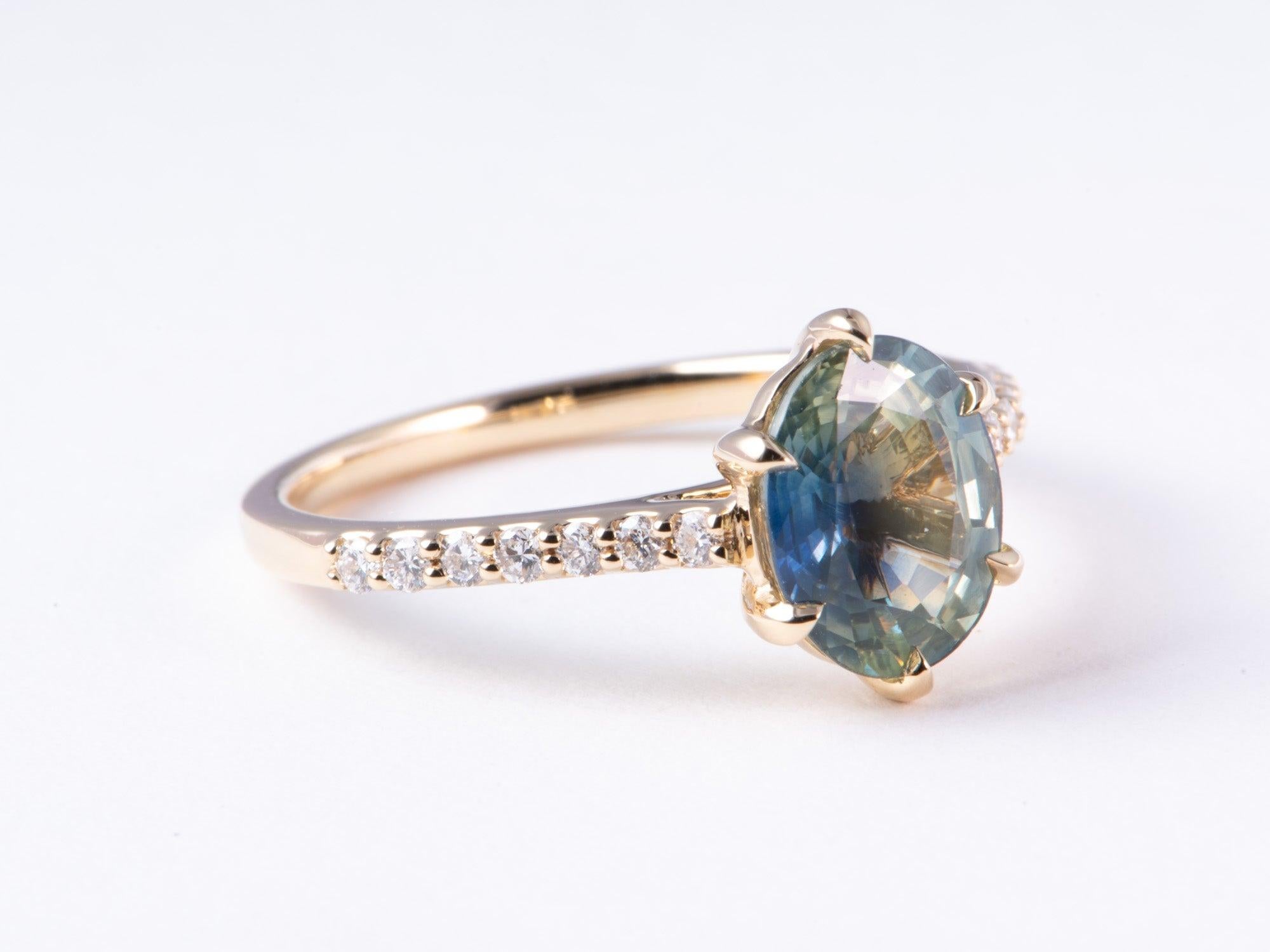 ♥ 2.28ct Teal Sapphire Engagement Ring Diamond Band 14K Gold R6777

♥ This ring features a gorgeous oval sapphire, set on a diamond pave band. Classic beautiful design!
♥ The setting measures 10.4mm in length (North South direction), 7.6mm in width