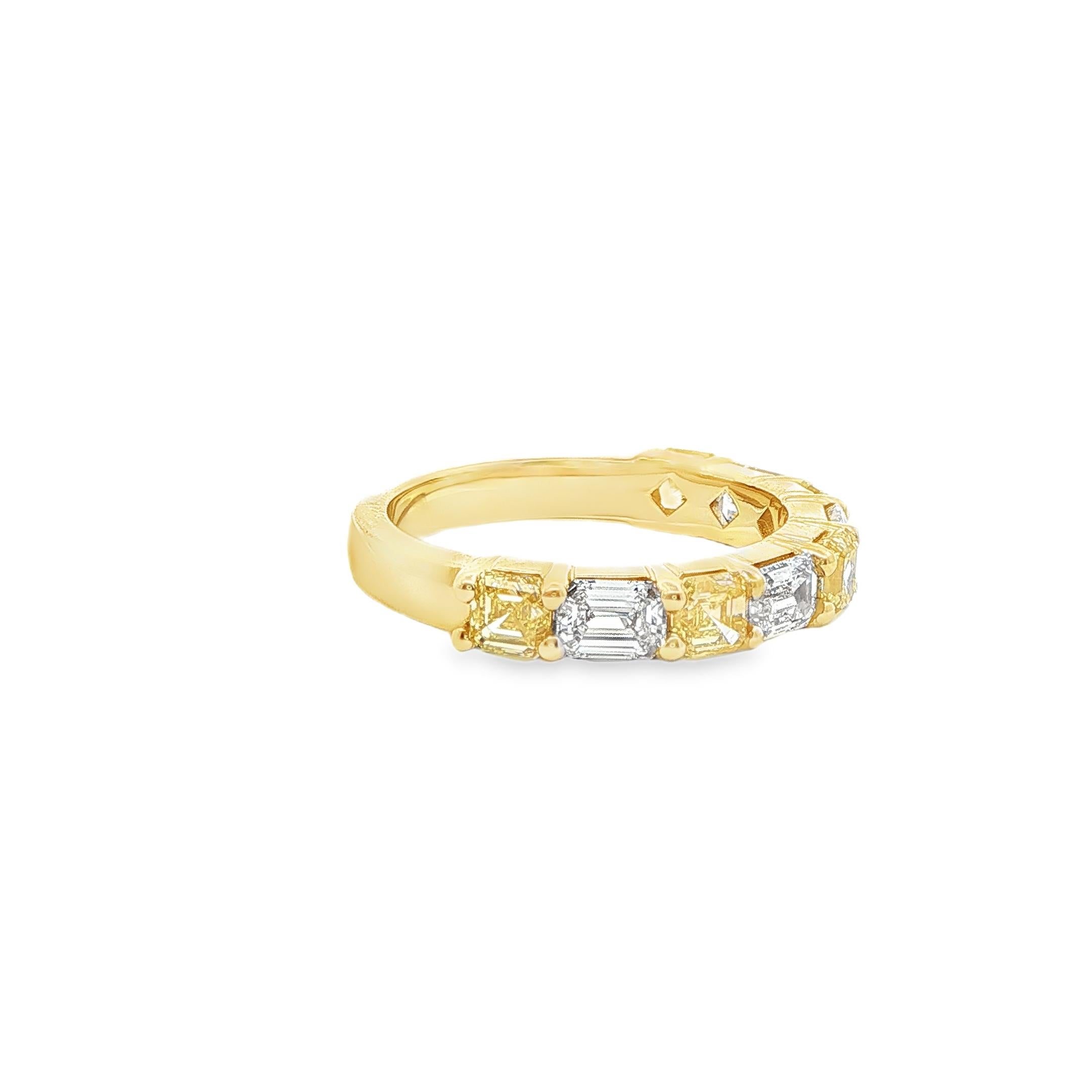 2,28 Karat intensiver gelber Diamant & Diamantring mit Smaragdschliff in 18K Gold (Asscher-Schliff) im Angebot