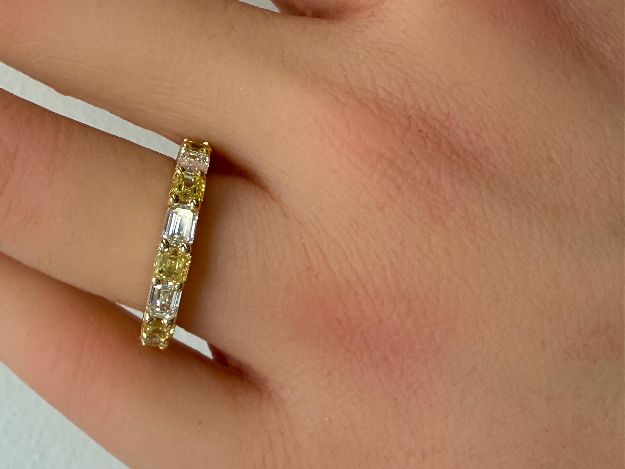 2,28 Karat intensiver gelber Diamant & Diamantring mit Smaragdschliff in 18K Gold im Angebot 2