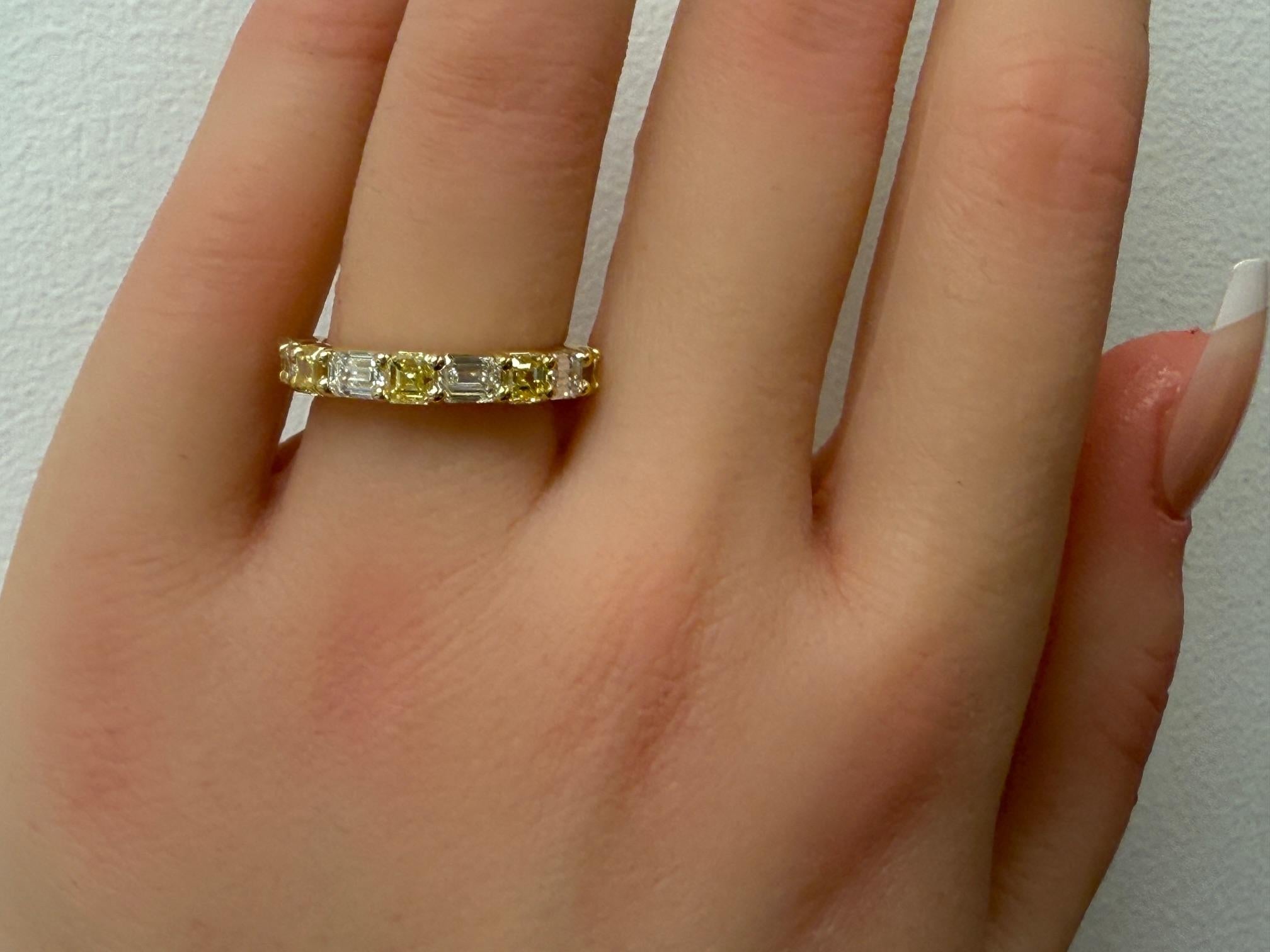 2,28 Karat intensiver gelber Diamant & Diamantring mit Smaragdschliff in 18K Gold im Angebot 4