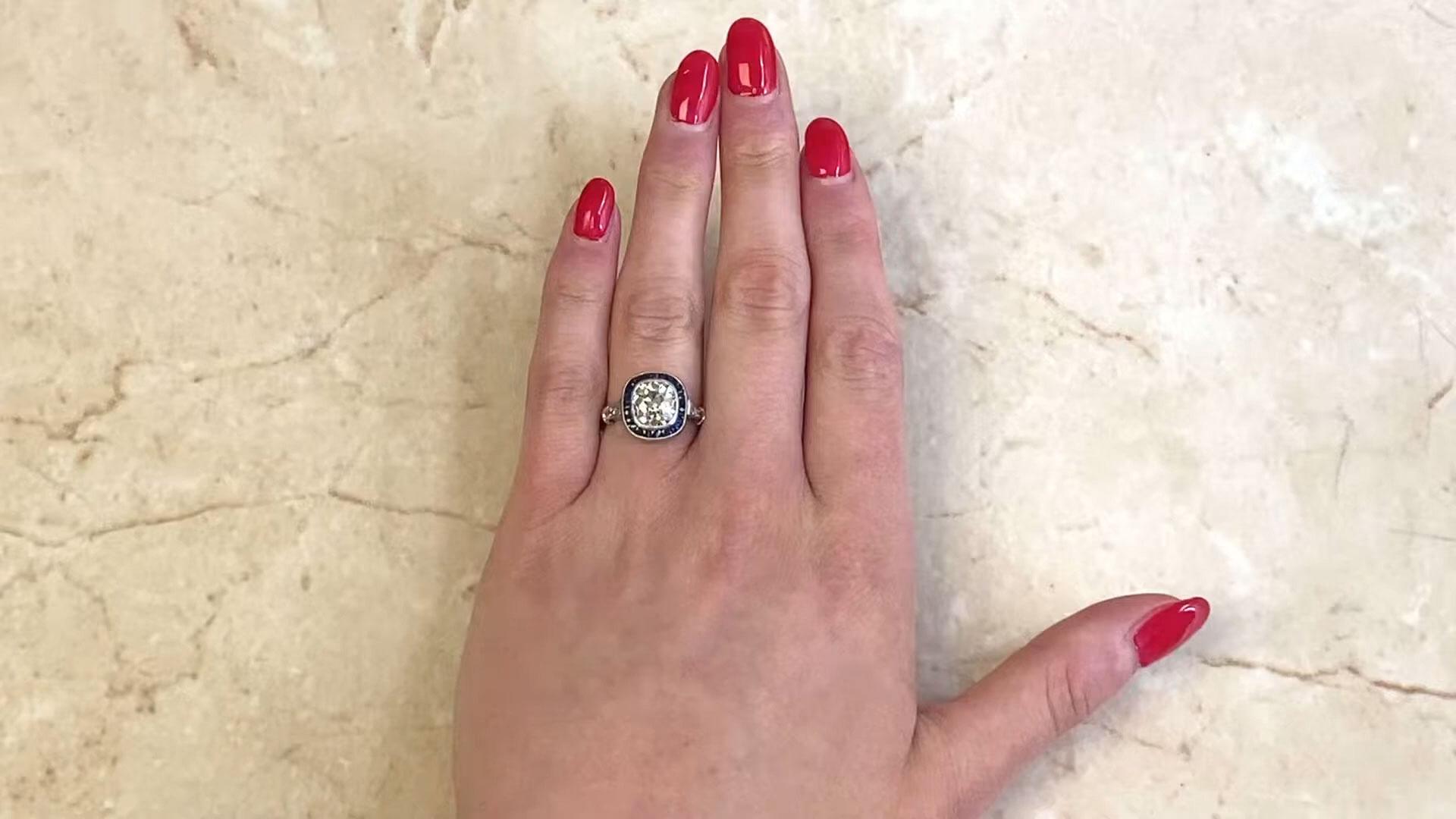 Diamantring mit Kissenschliff ( ca. 2,20 Karat), Saphir-Halo, Platin Damen im Angebot