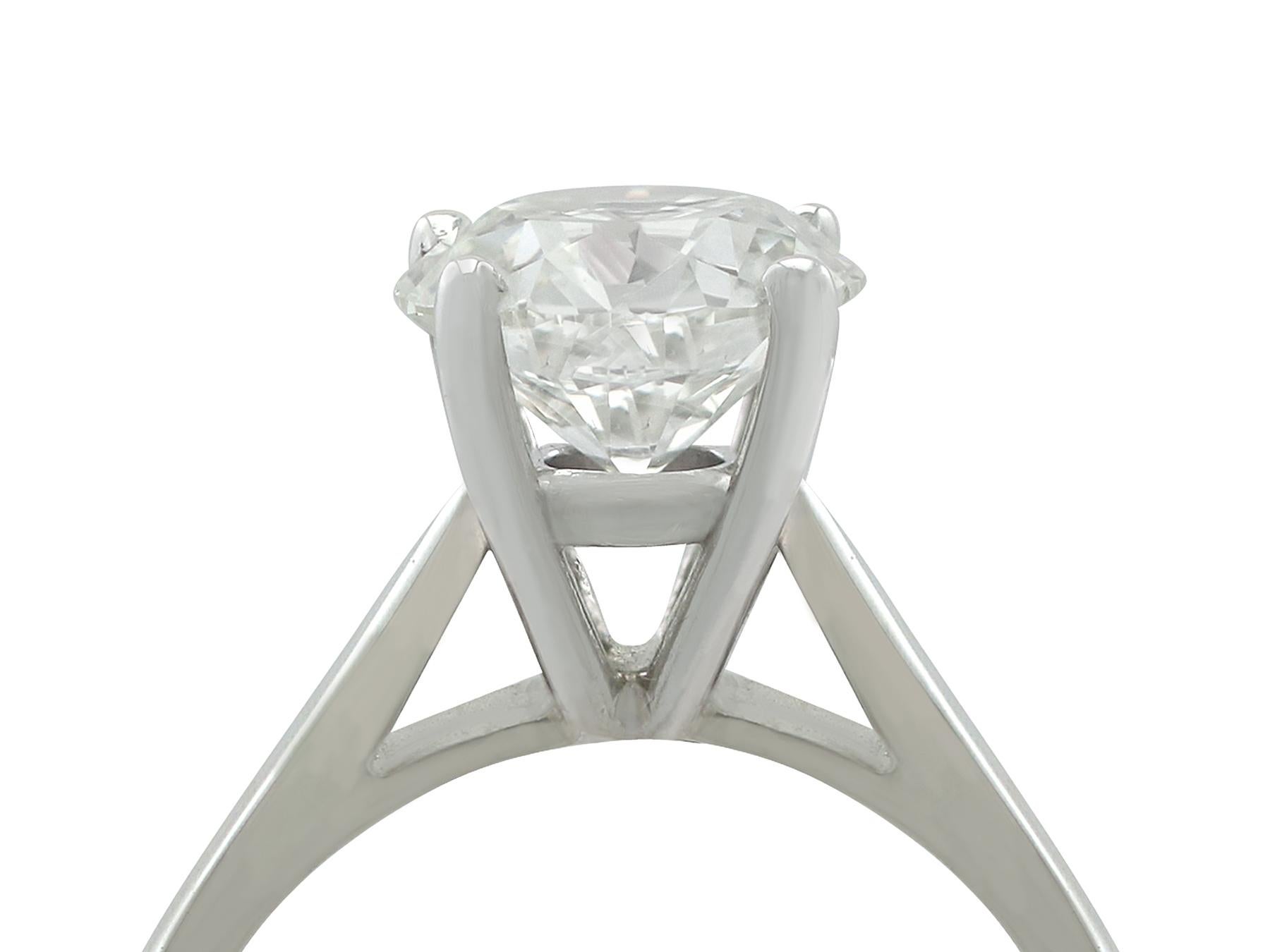 Contemporary 2.29 Carat Diamond and Platinum Solitaire Engagement Ring
