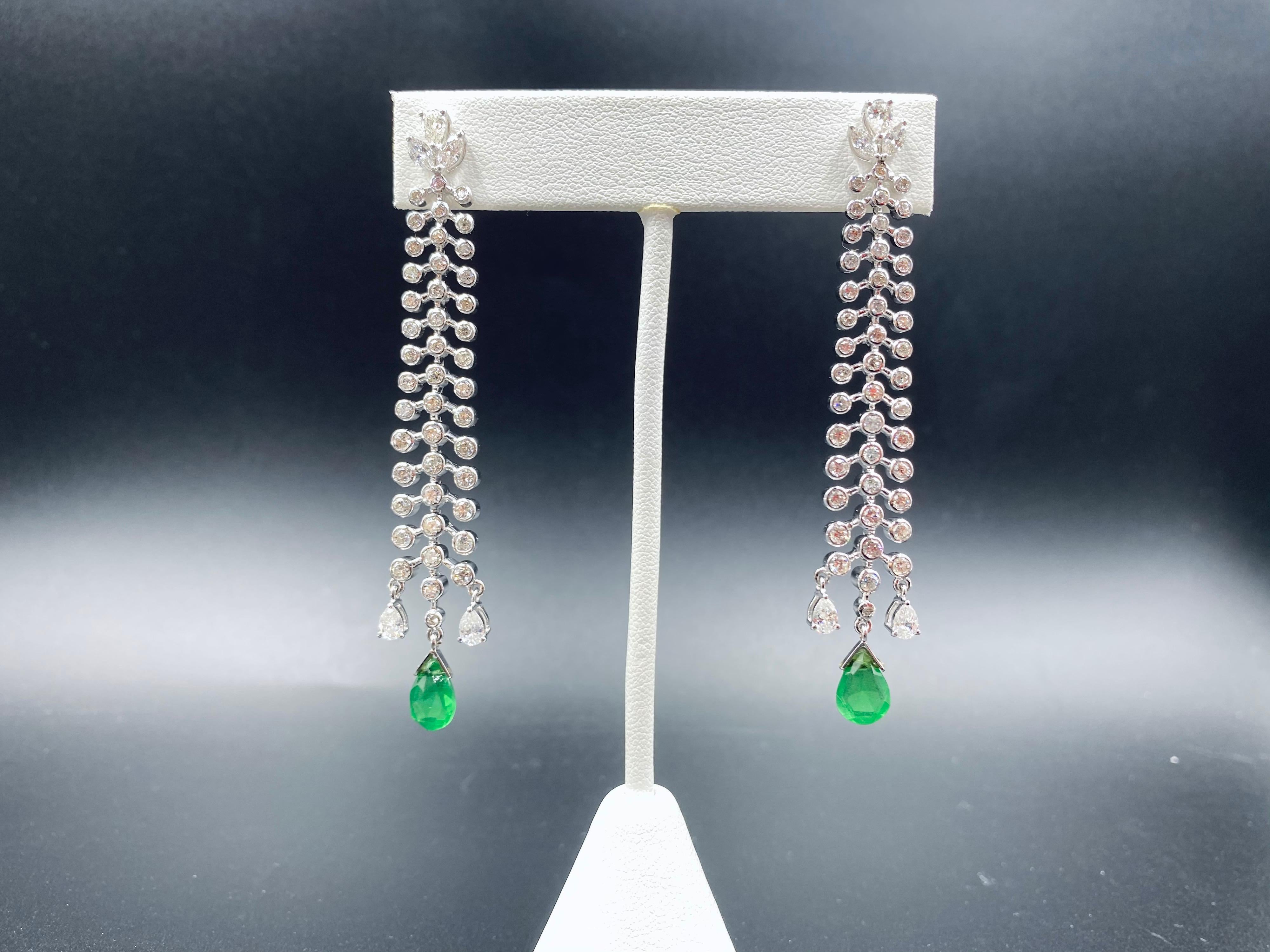 2.29 Carat Emerald and 3.64 Diamond Earring In New Condition In New York, NY