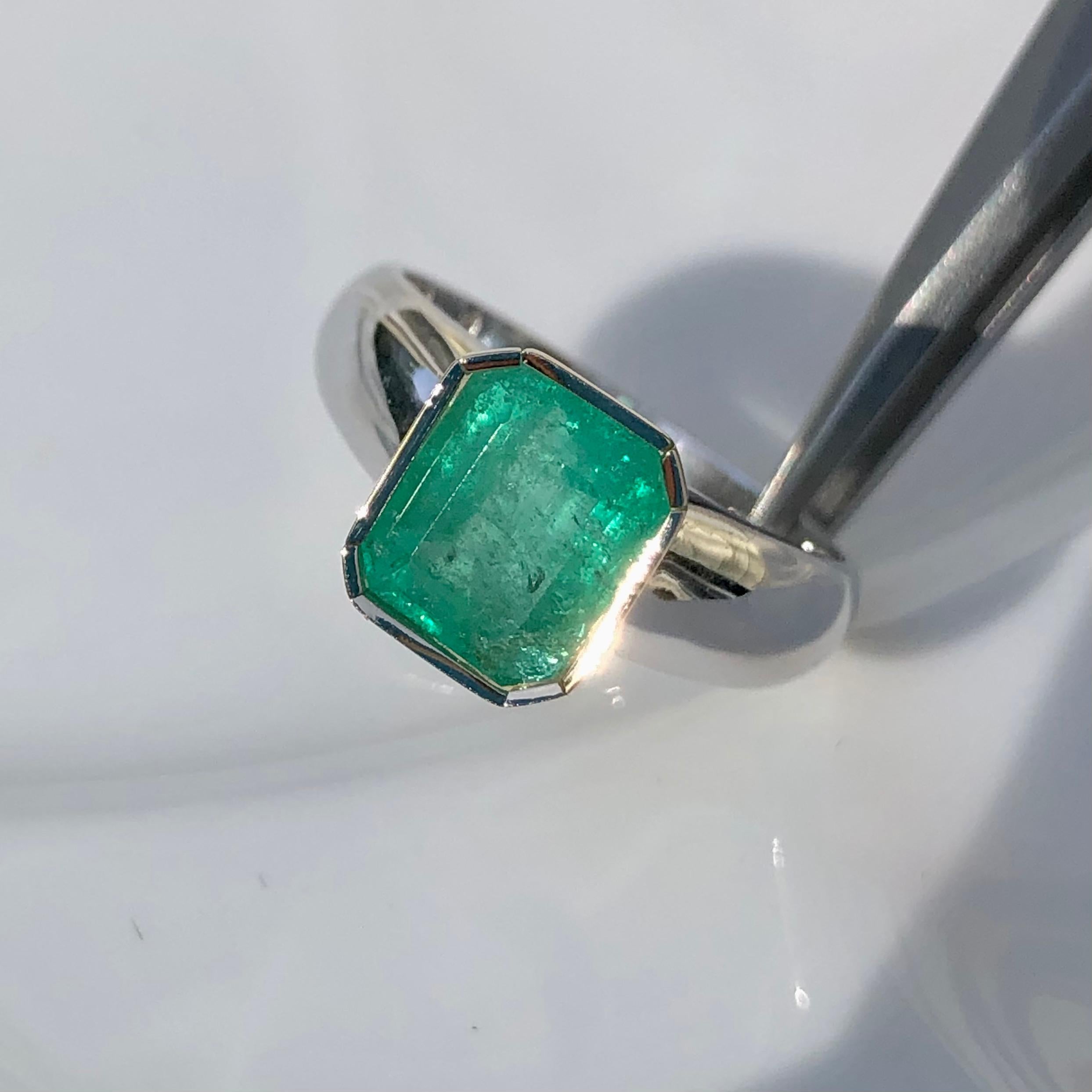 2.29 Carat Emerald Solitaire Ring Two Tone 18K Gold For Sale 5