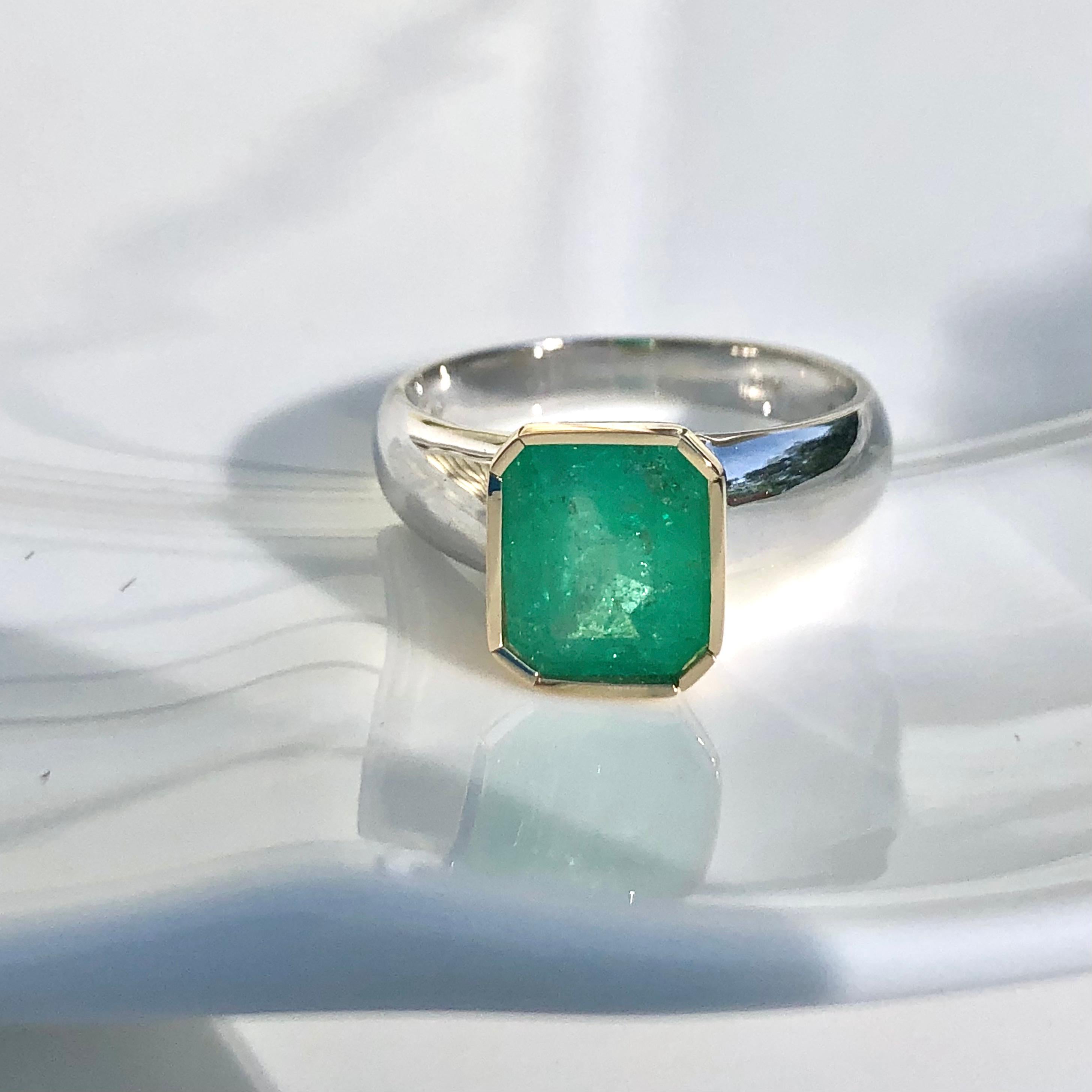 2.29 Carat Emerald Solitaire Ring Two Tone 18K Gold For Sale 2